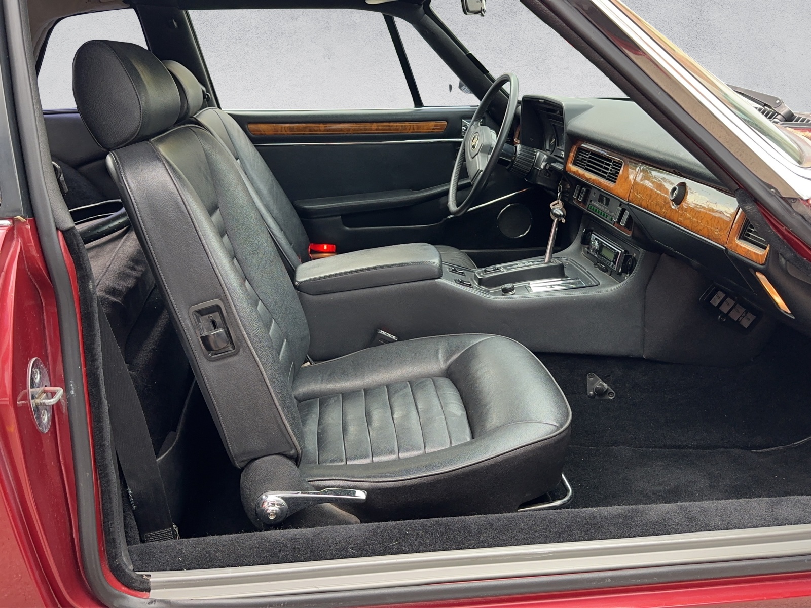 JAGUAR XJS 5.3 V12 Convertible-image-13