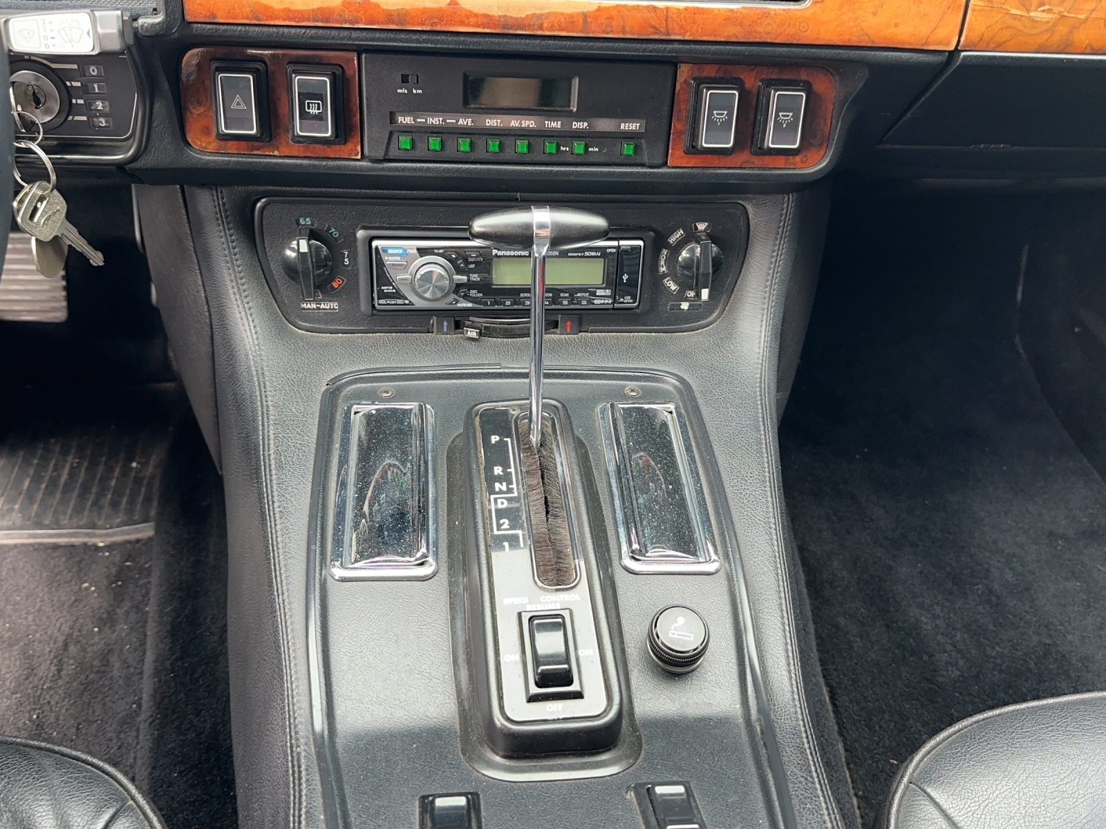 JAGUAR XJS 5.3 V12 Convertible-image-11