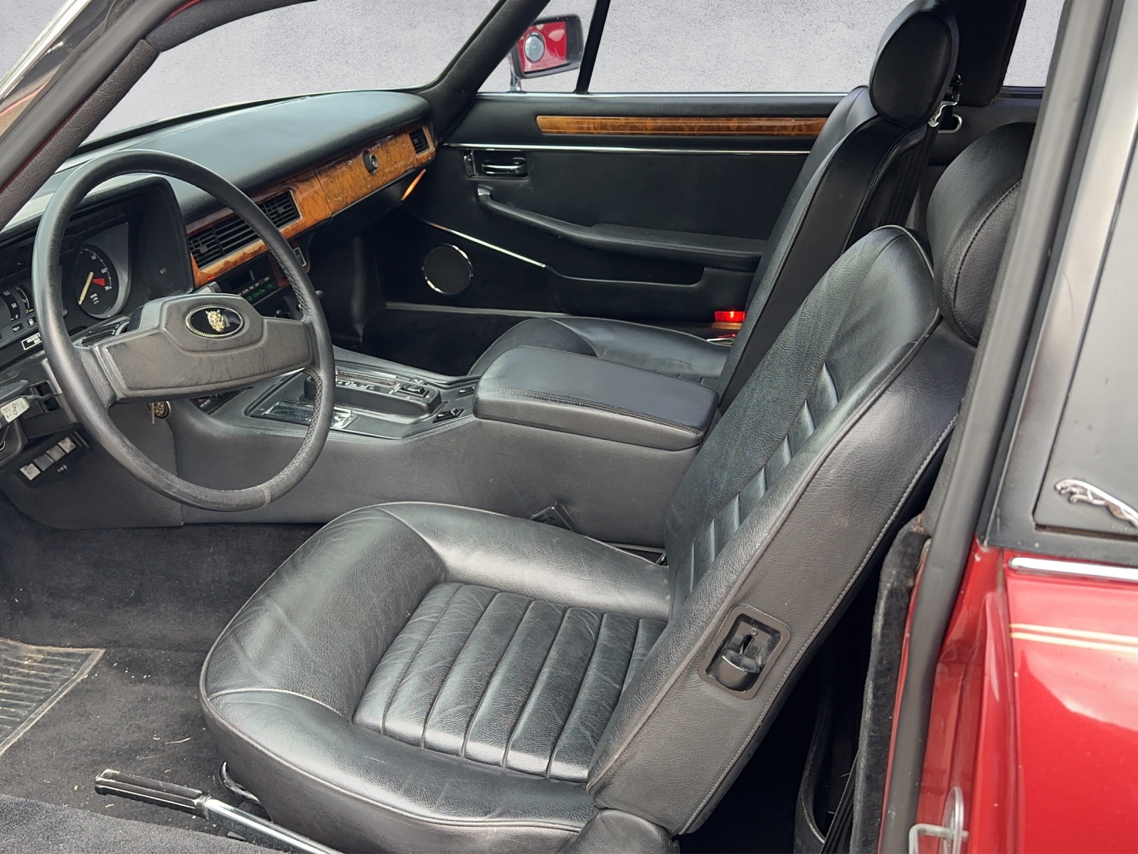 JAGUAR XJS 5.3 V12 Convertible-image-8