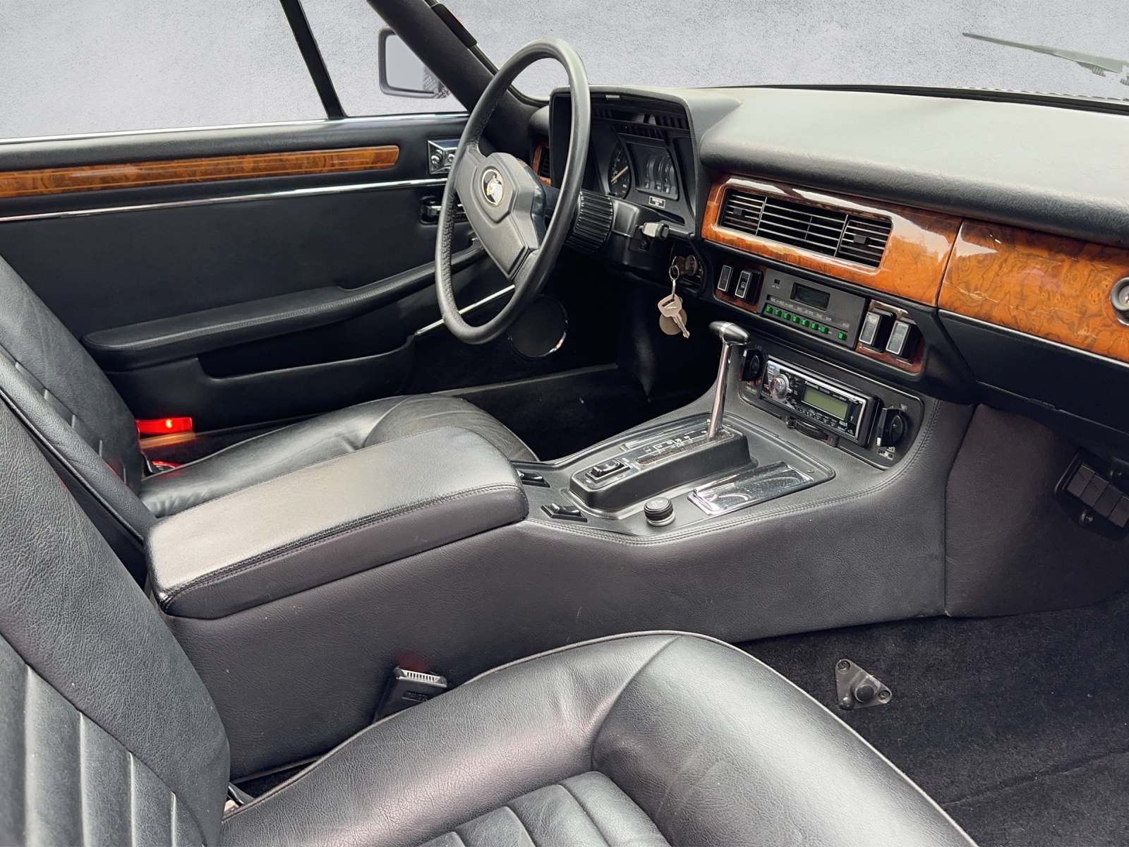 JAGUAR XJS 5.3 V12 Convertible-image-12