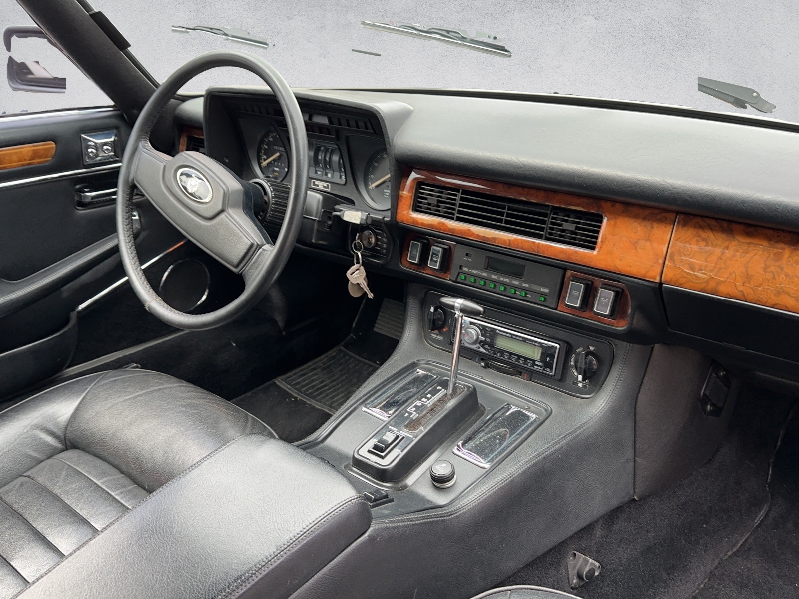 JAGUAR XJS 5.3 V12 Convertible-image-15