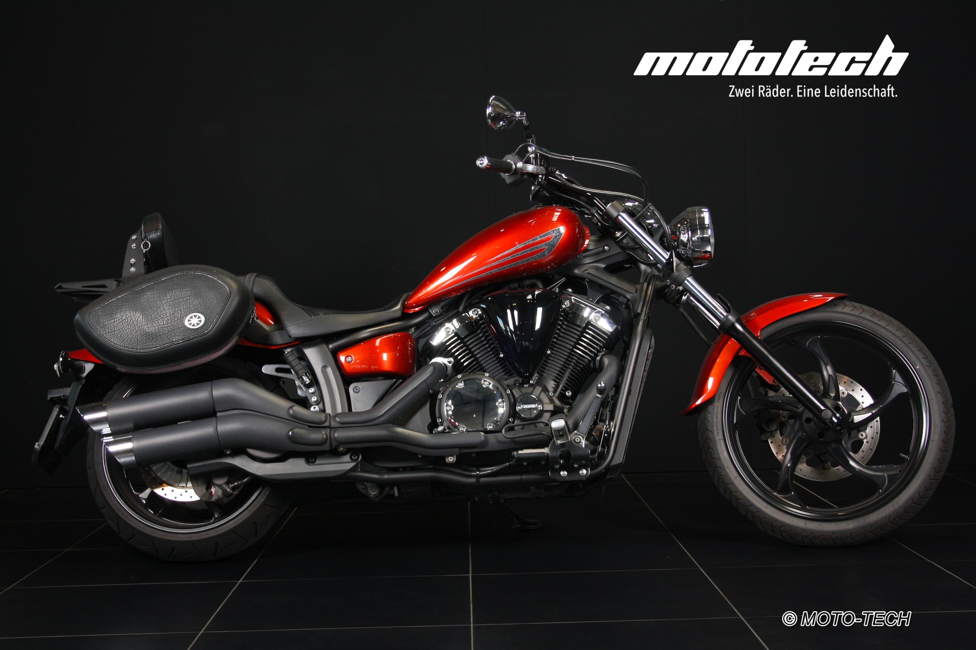 YAMAHA XVS 1300 Custom-showroom-element-1