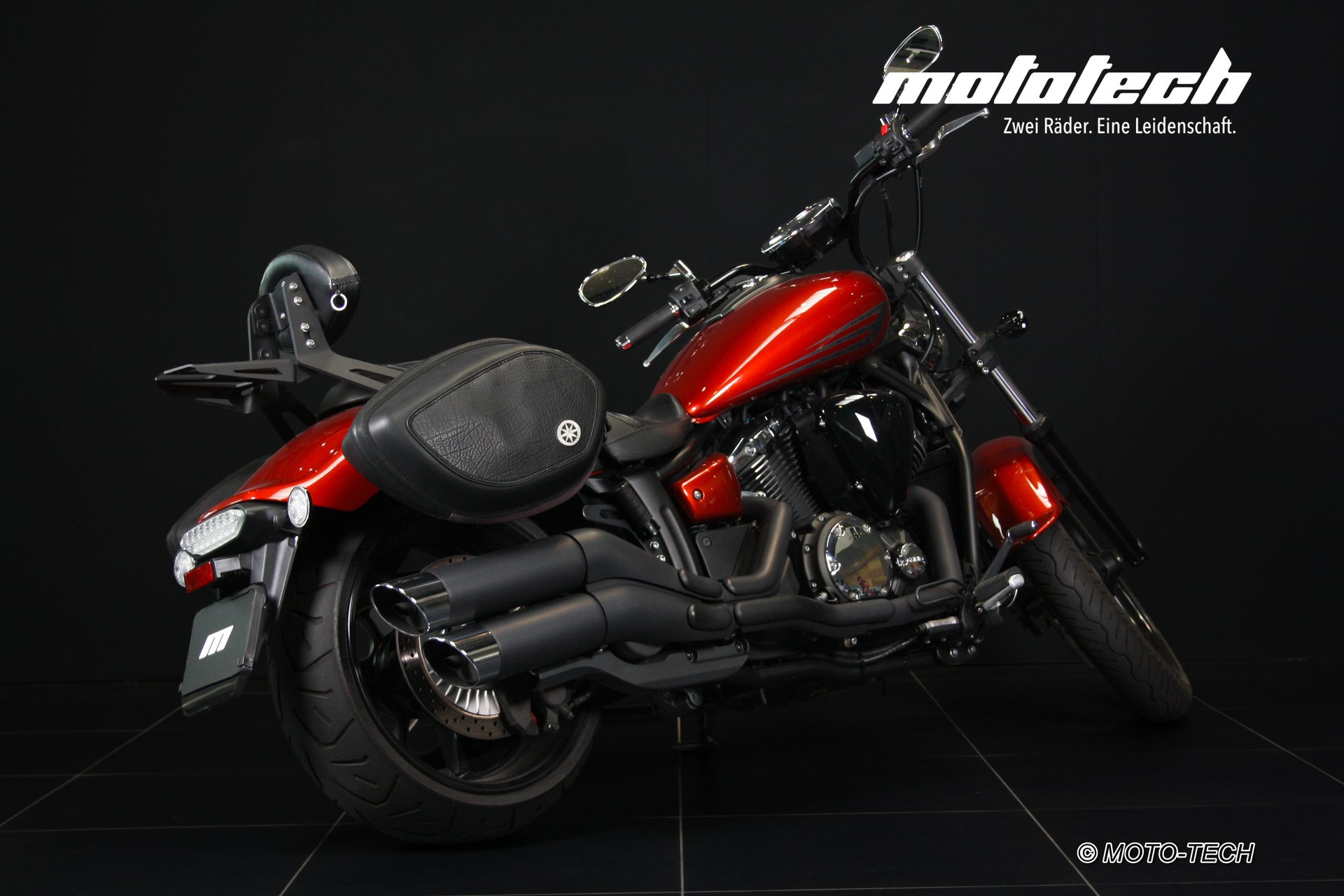 YAMAHA XVS 1300 Custom-showroom-element-2