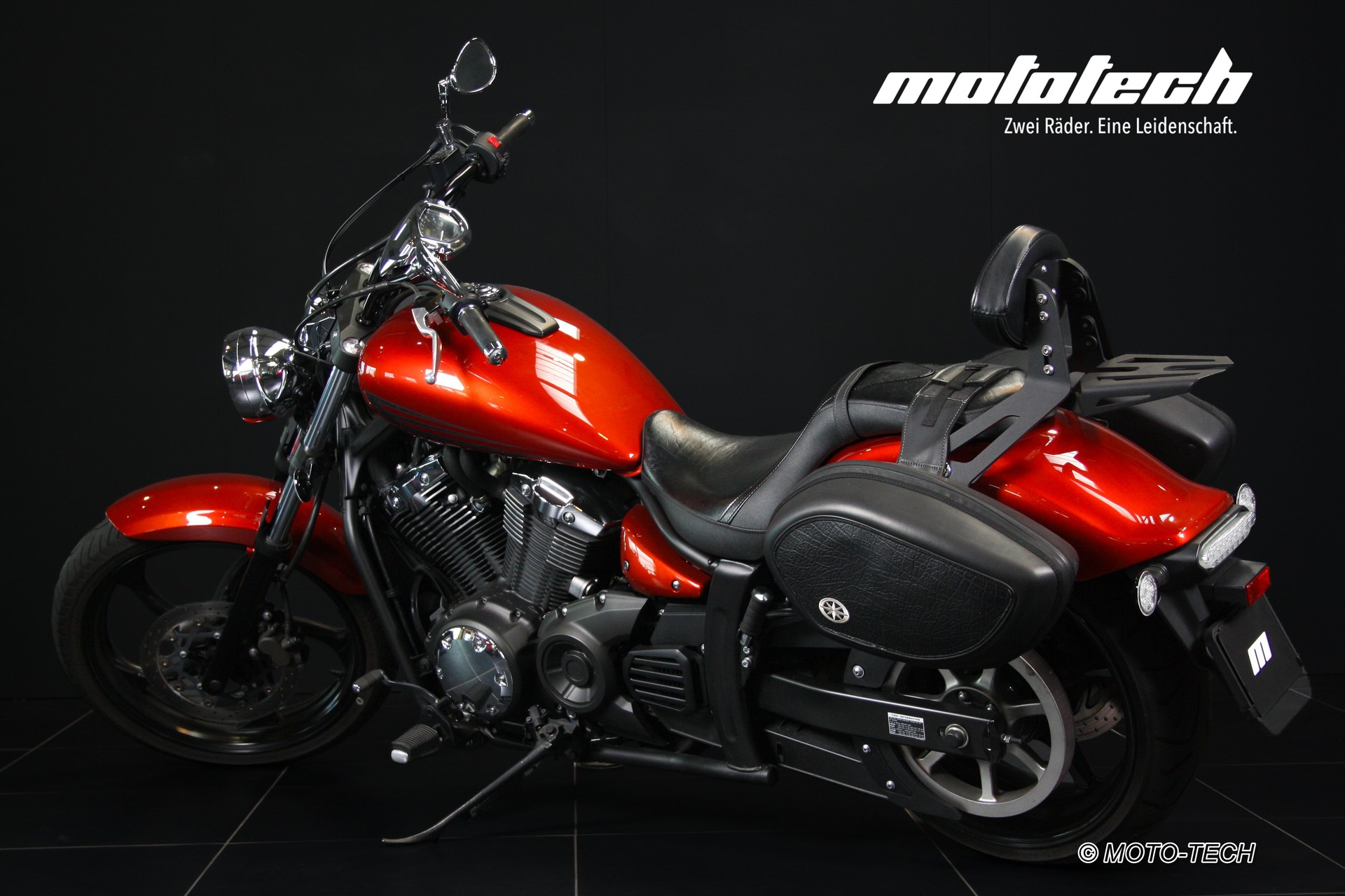 YAMAHA XVS 1300 Custom-showroom-element-3