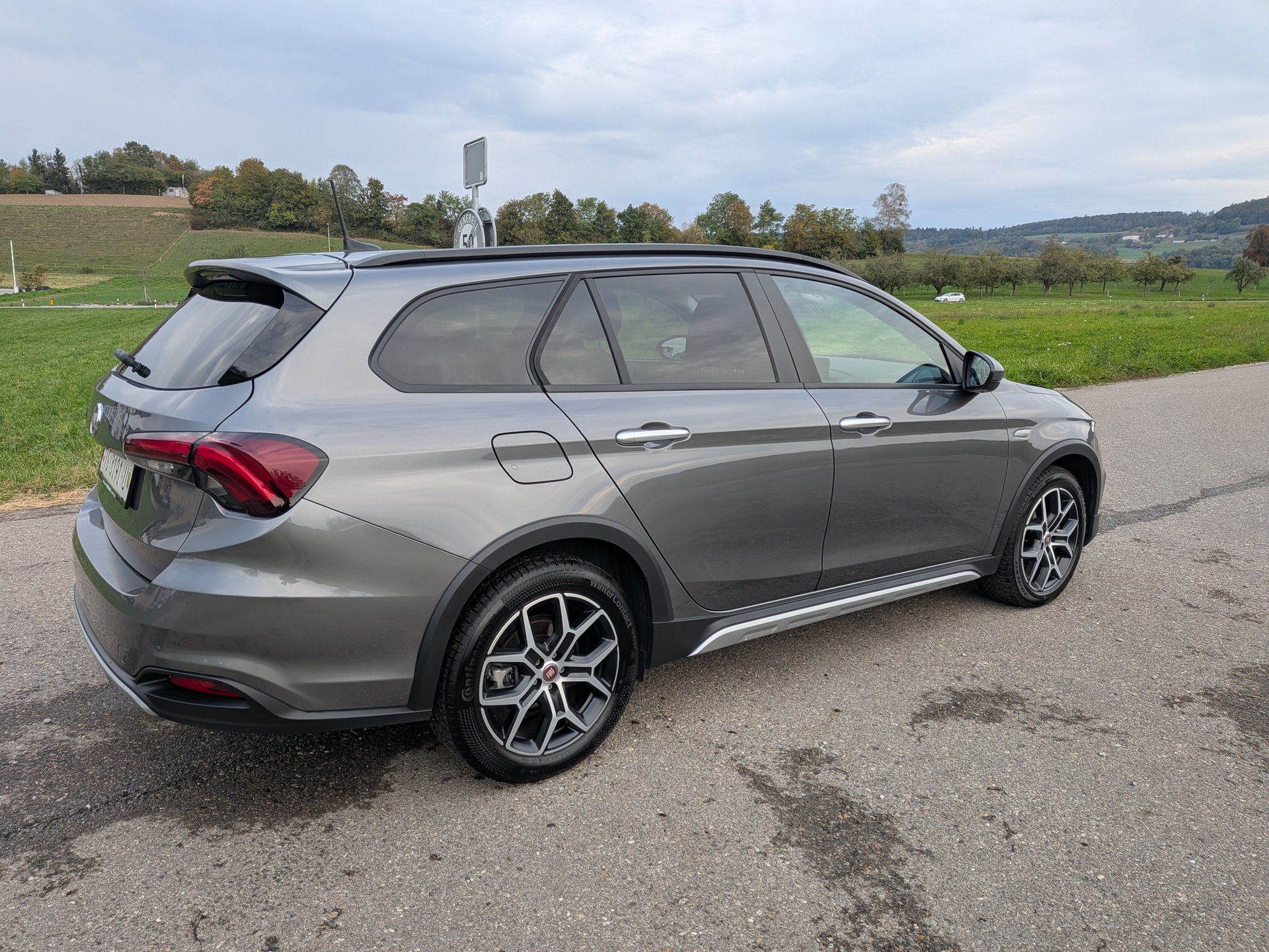 FIAT Tipo 1.5 Hybrid Station Wagon Swiss Edition-image-8