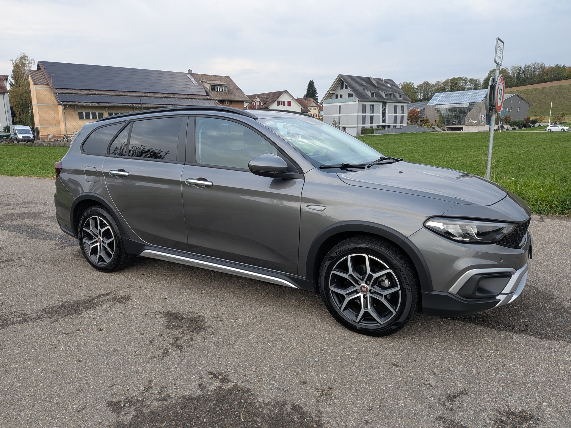 FIAT Tipo 1.5 Hybrid Station Wagon Swiss Edition-image-1