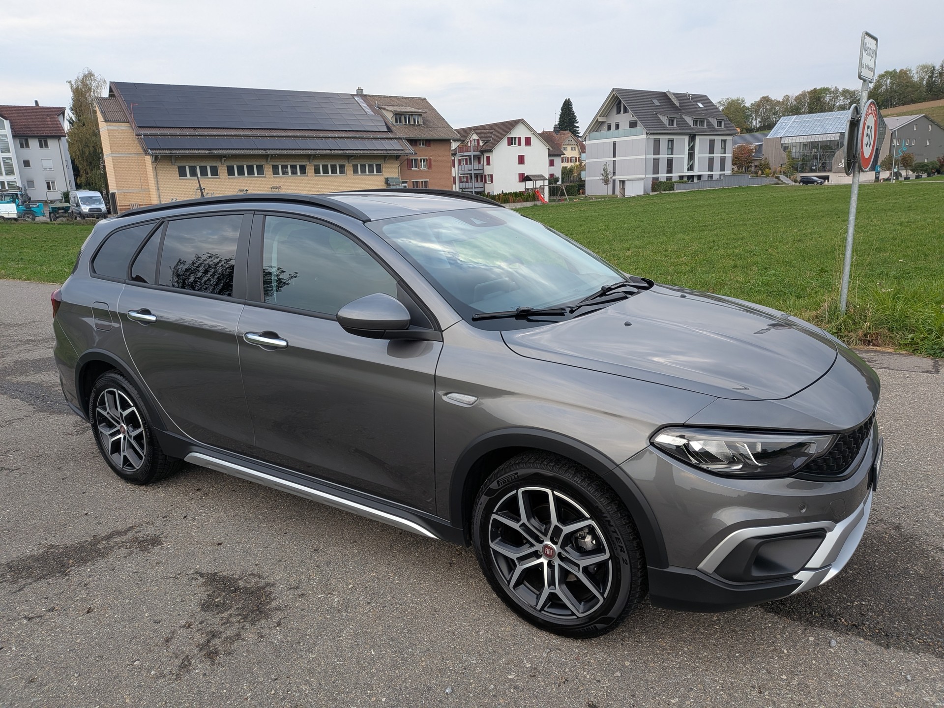 FIAT Tipo 1.5 Hybrid Station Wagon Swiss Edition-image-5