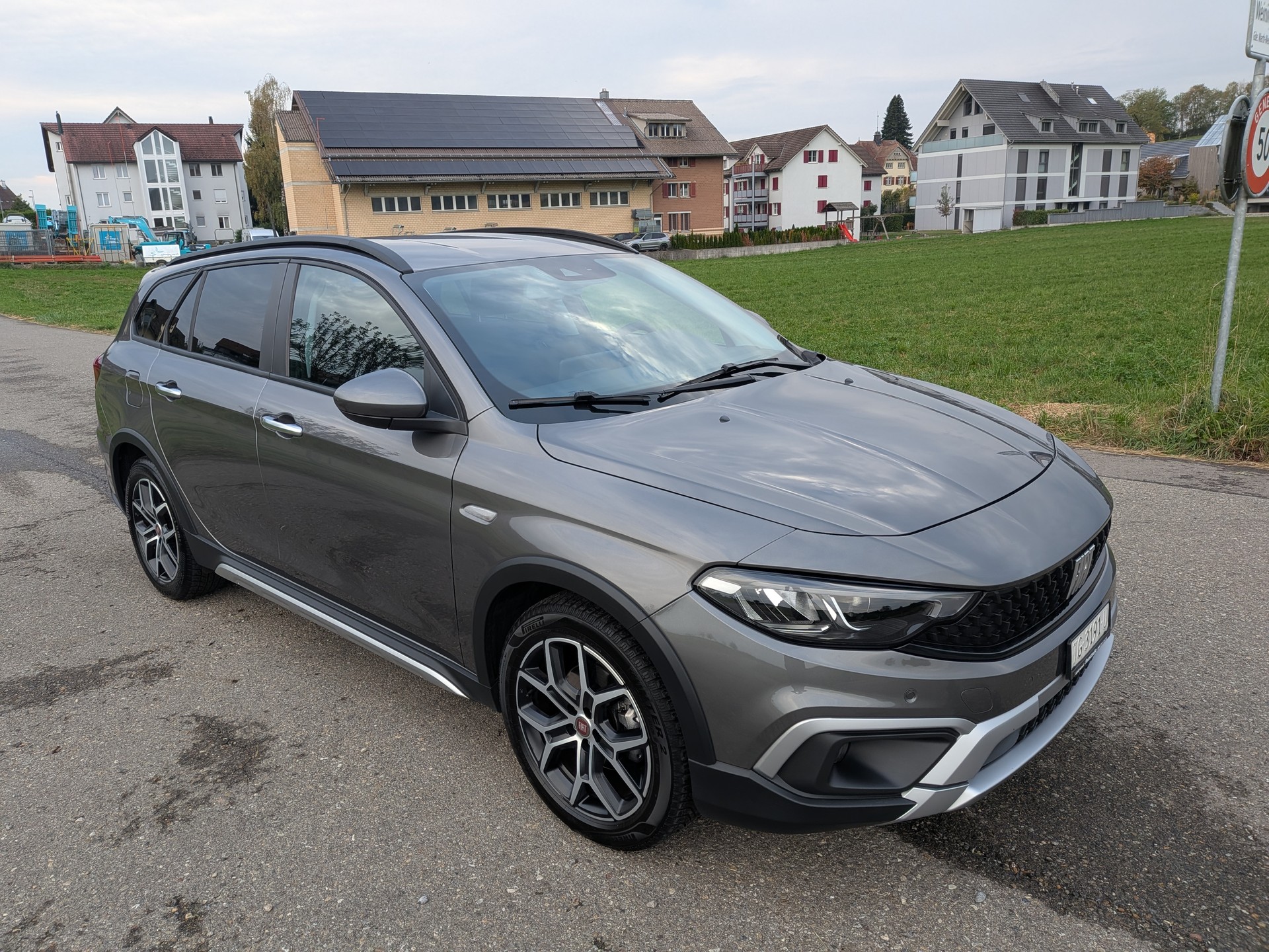 FIAT Tipo 1.5 Hybrid Station Wagon Swiss Edition-image-7