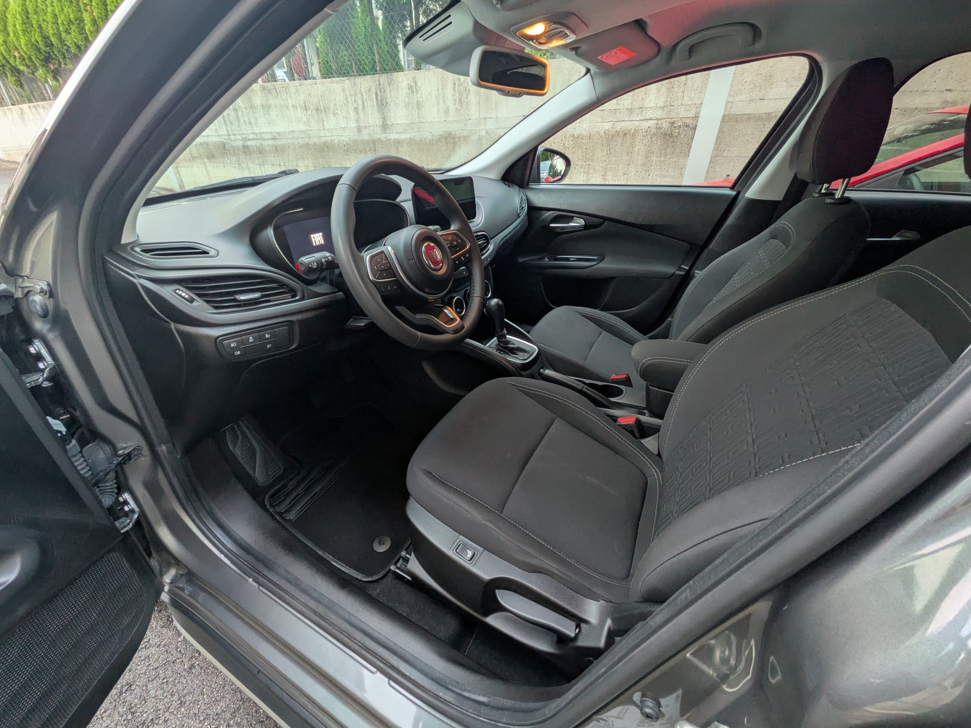 FIAT Tipo 1.5 Hybrid Station Wagon Swiss Edition-image-12