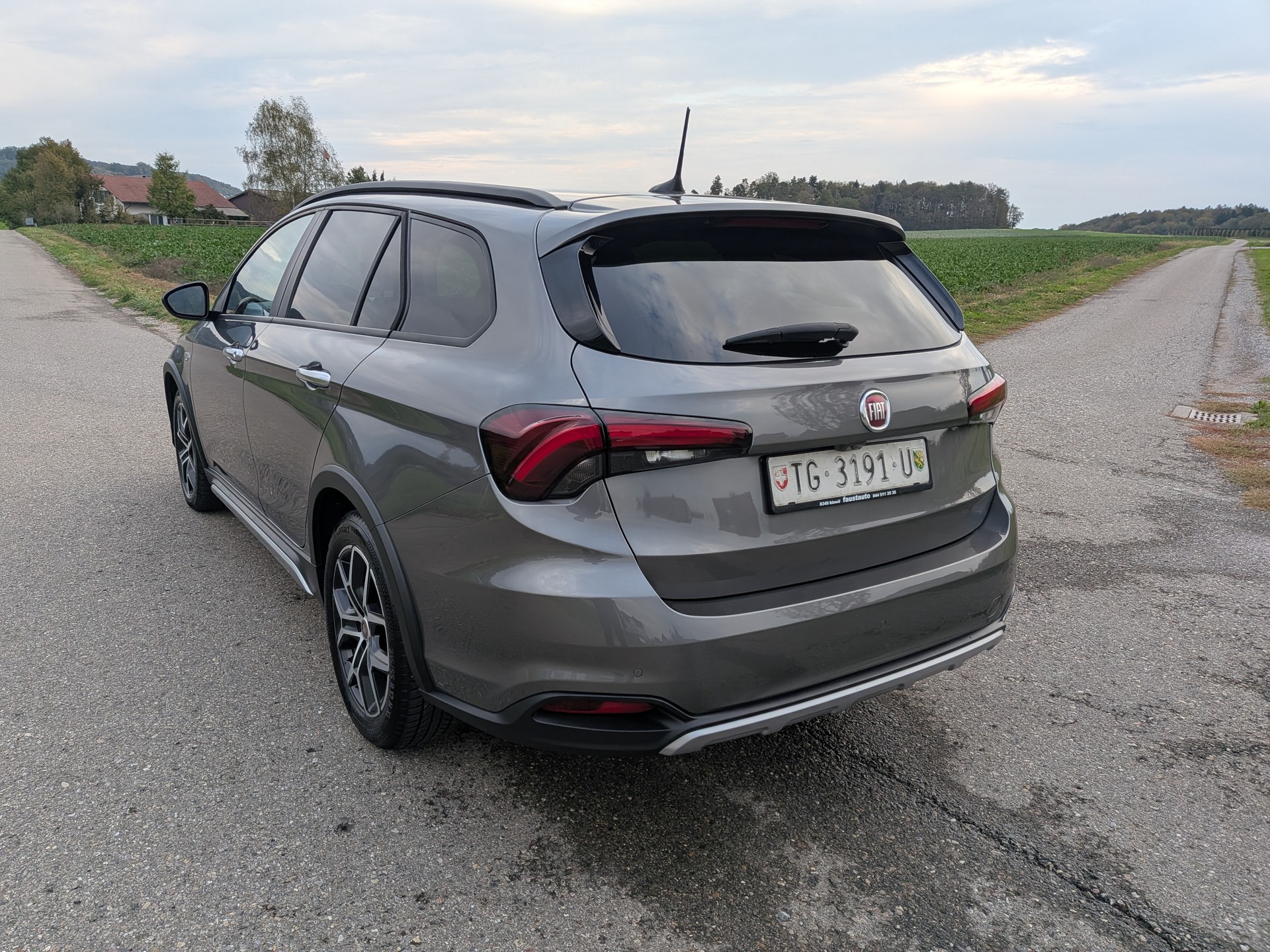 FIAT Tipo 1.5 Hybrid Station Wagon Swiss Edition-image-11
