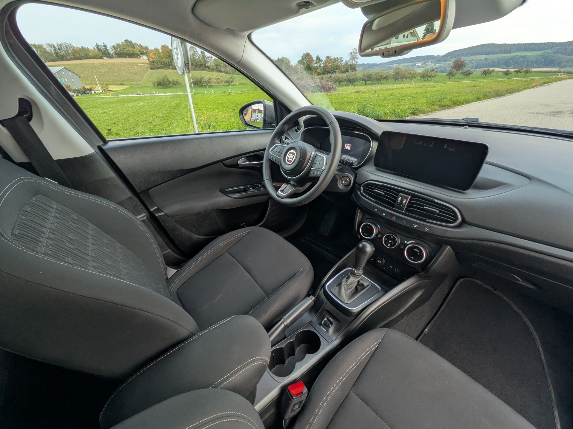 FIAT Tipo 1.5 Hybrid Station Wagon Swiss Edition-image-13