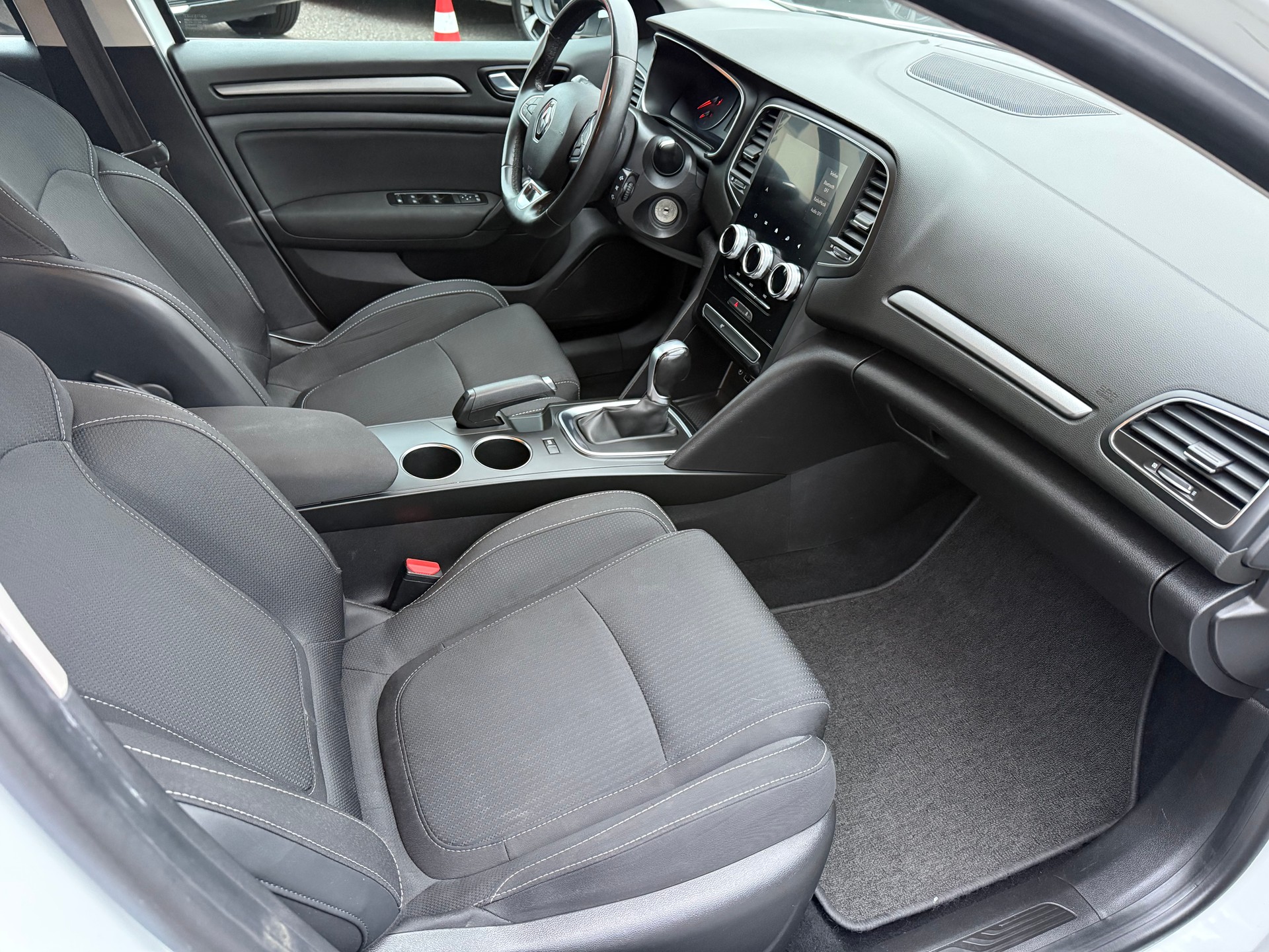 RENAULT Mégane Grandtour 1.5 dCi Business EDC-image-9