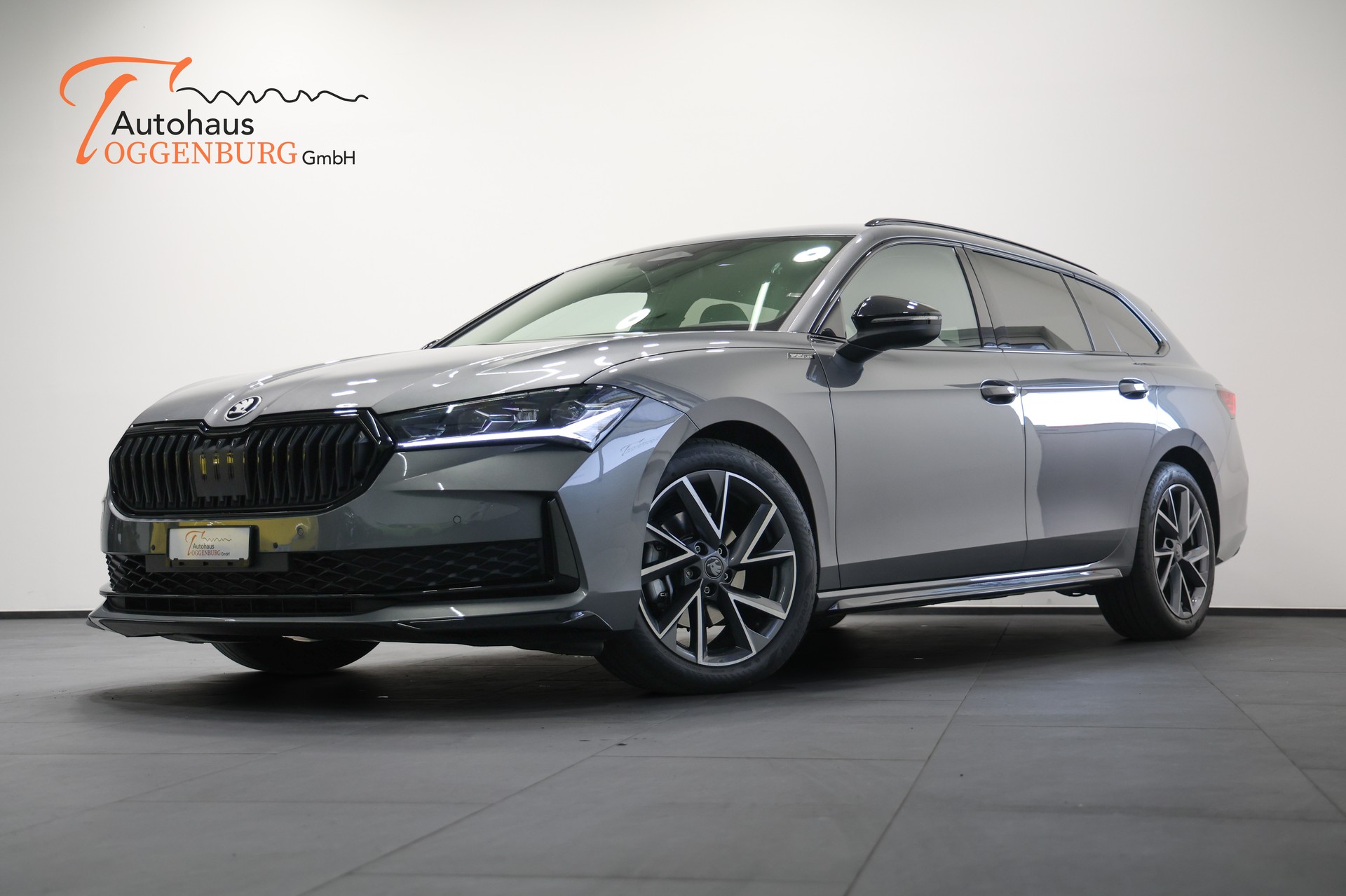 SKODA Superb Combi 2.0 TDI DSG Sportline *Werksgarantie*AHK*Massage*-image-2