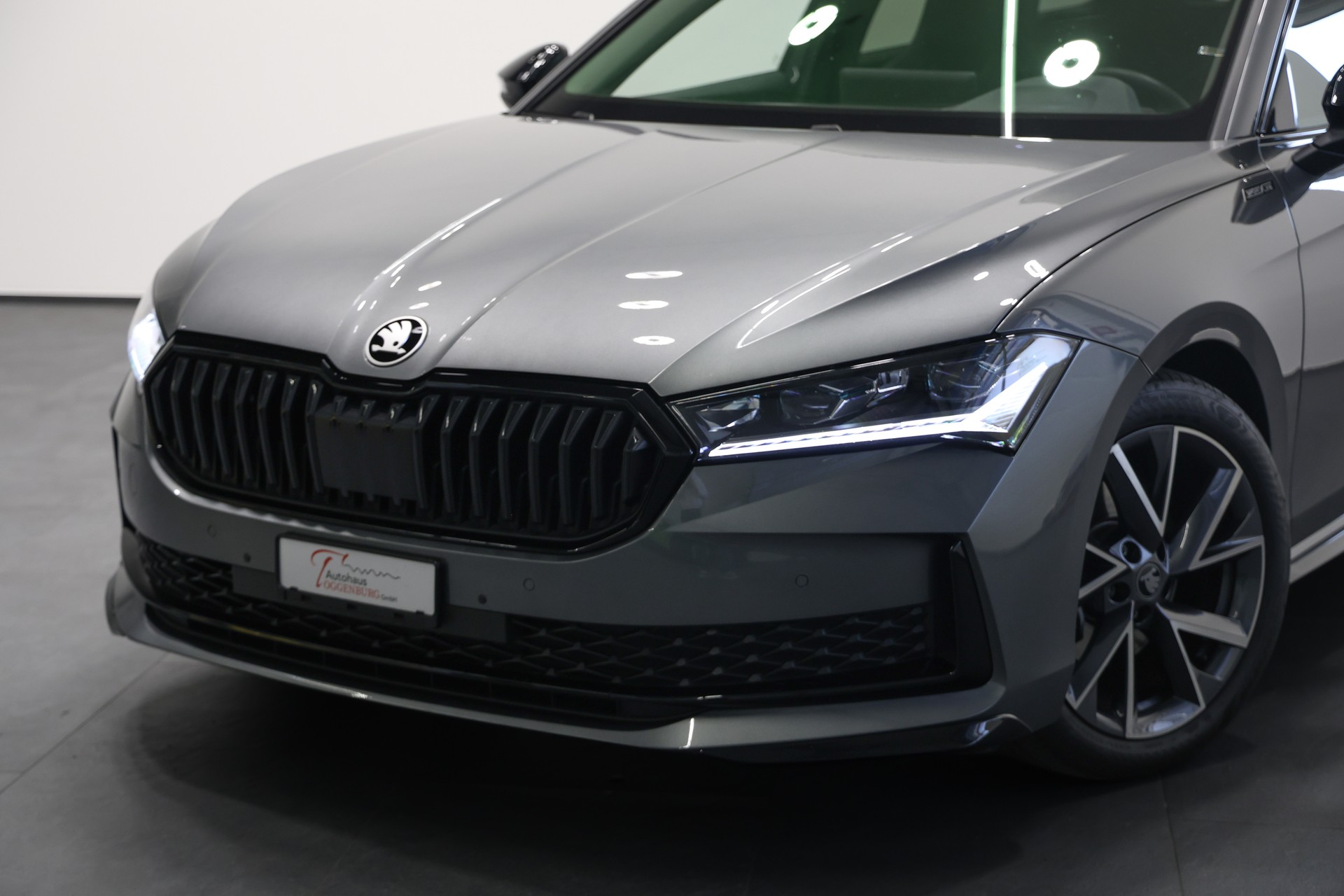 SKODA Superb Combi 2.0 TDI DSG Sportline *Werksgarantie*AHK*Massage*-image-7