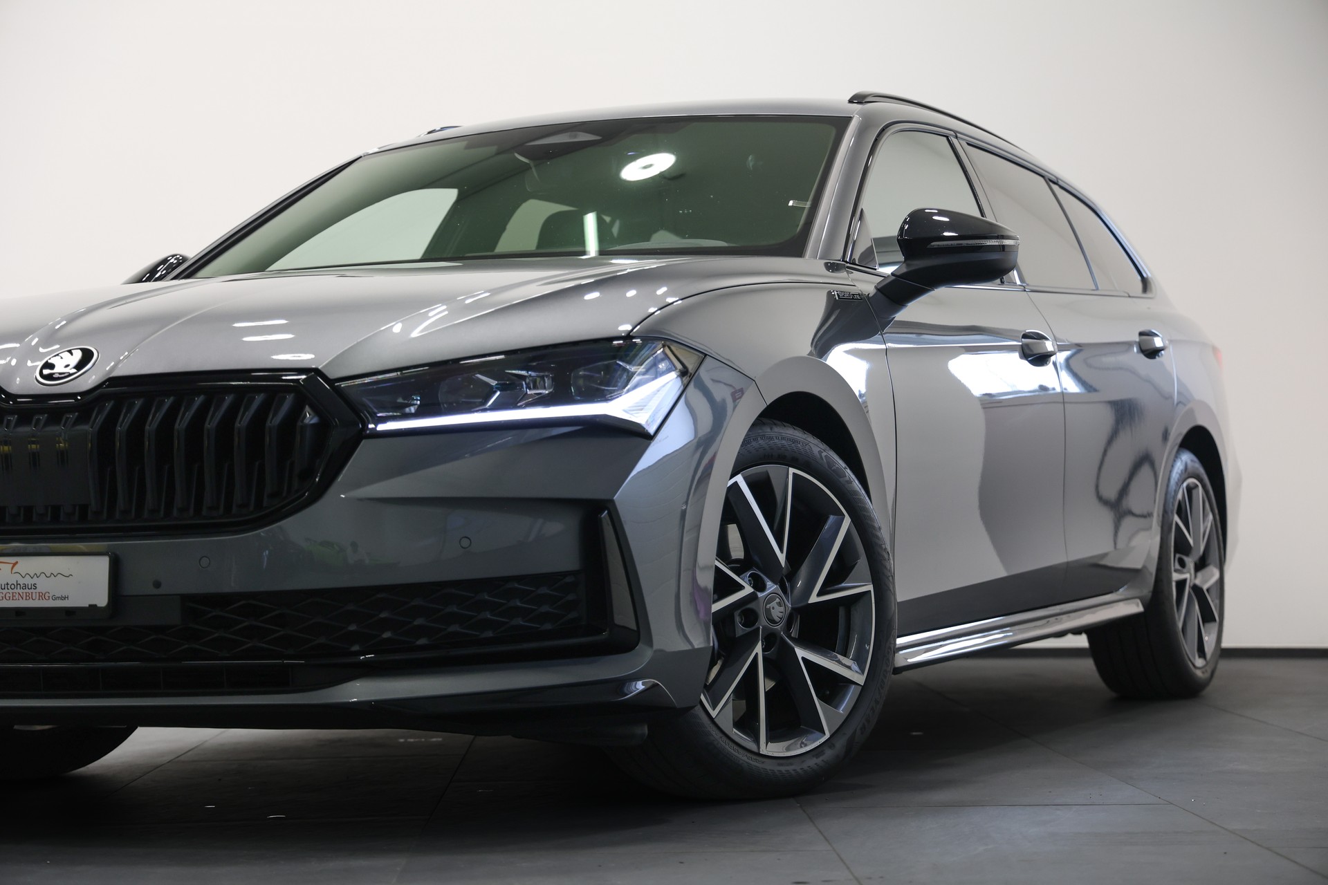 SKODA Superb Combi 2.0 TDI DSG Sportline *Werksgarantie*AHK*Massage*-image-8