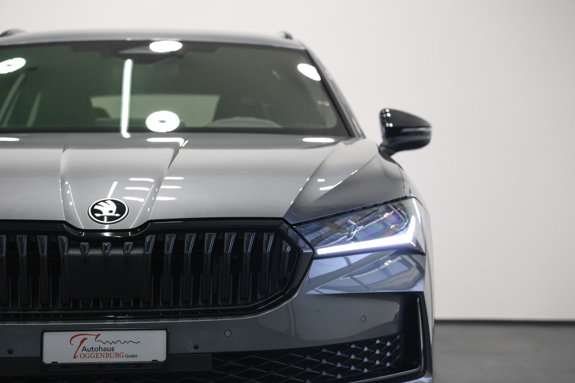 SKODA Superb Combi 2.0 TDI DSG Sportline *Werksgarantie*AHK*Massage*-image-6