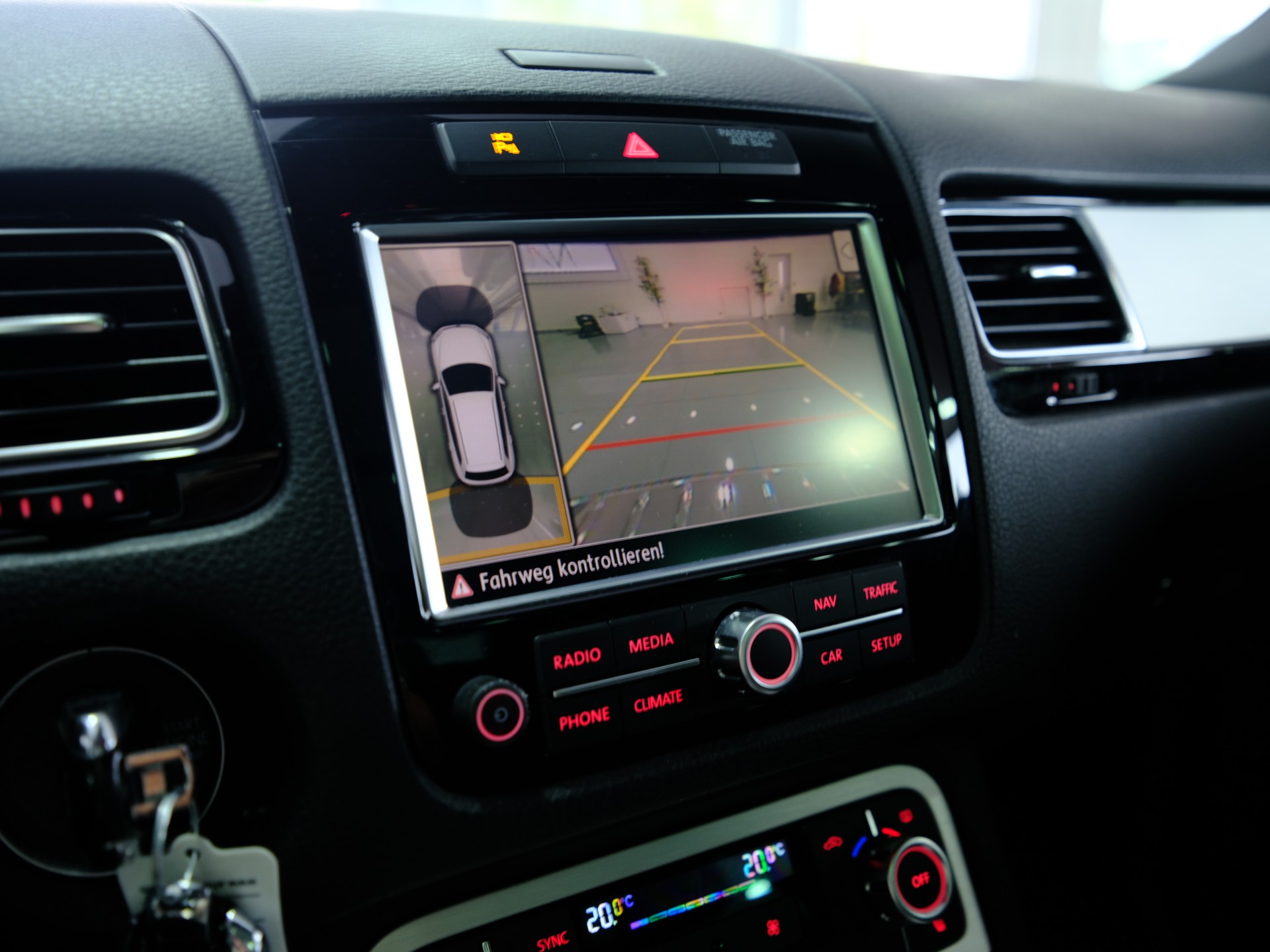 VW Touareg 3.0 TDI *Rückfahrkamera* *Schiebedach*-image-24