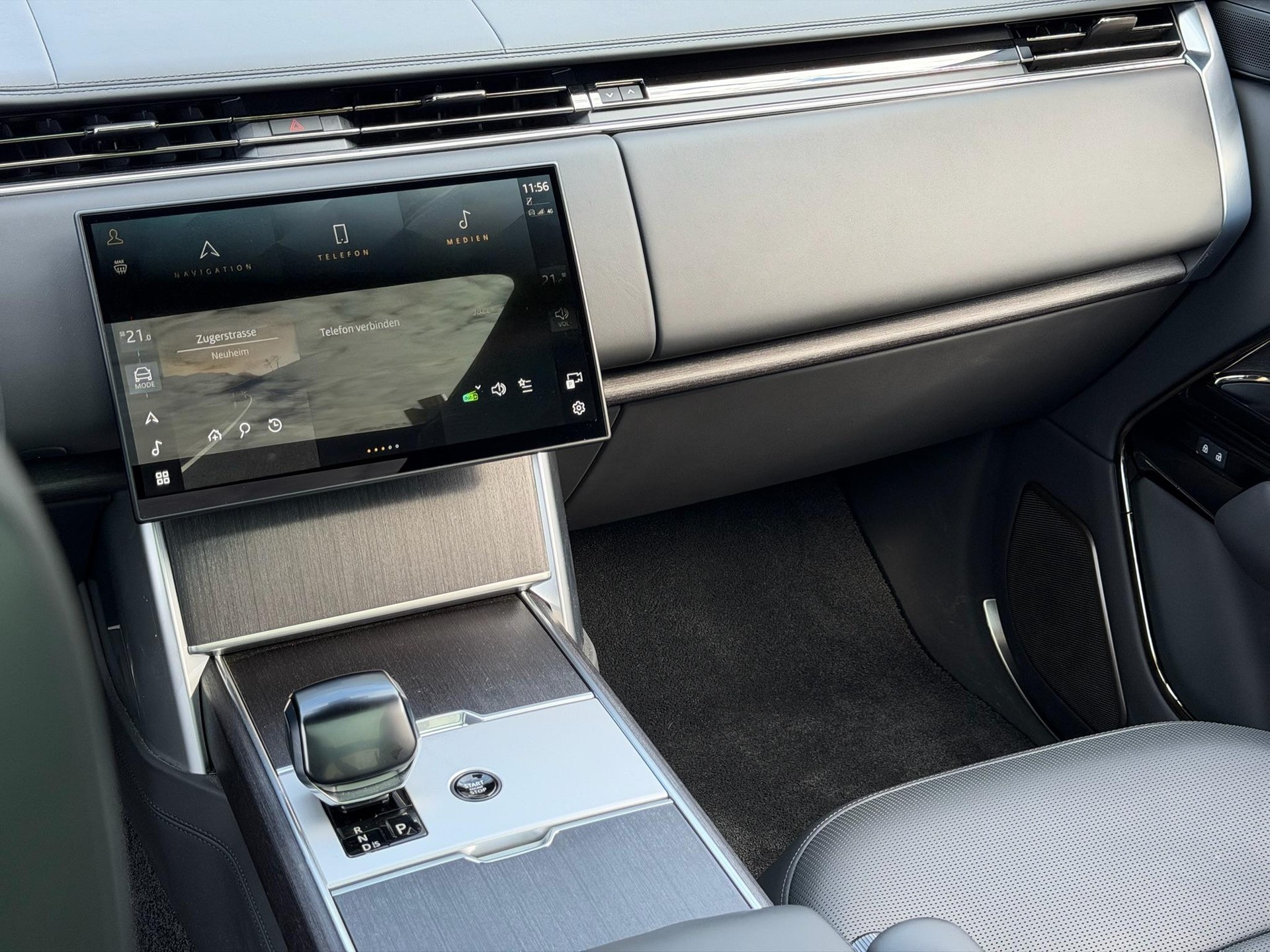 LAND ROVER Range Rover 4.4 V8 SV-image-11