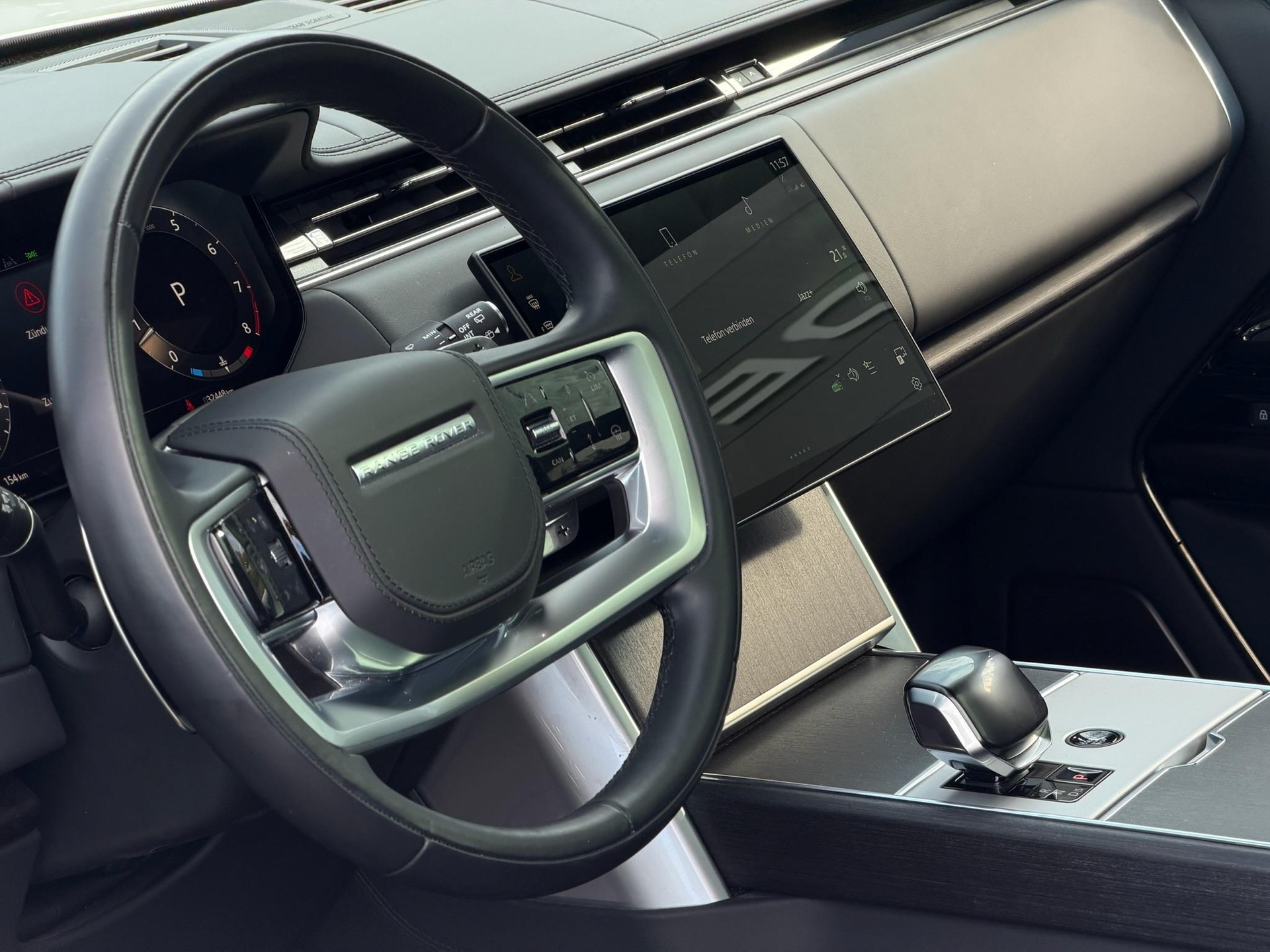 LAND ROVER Range Rover 4.4 V8 SV-image-8