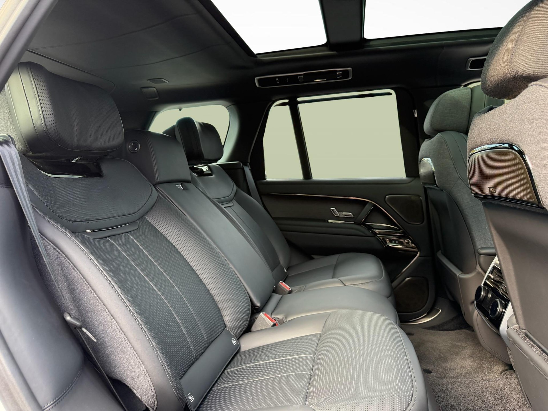 LAND ROVER Range Rover 4.4 V8 SV-image-16