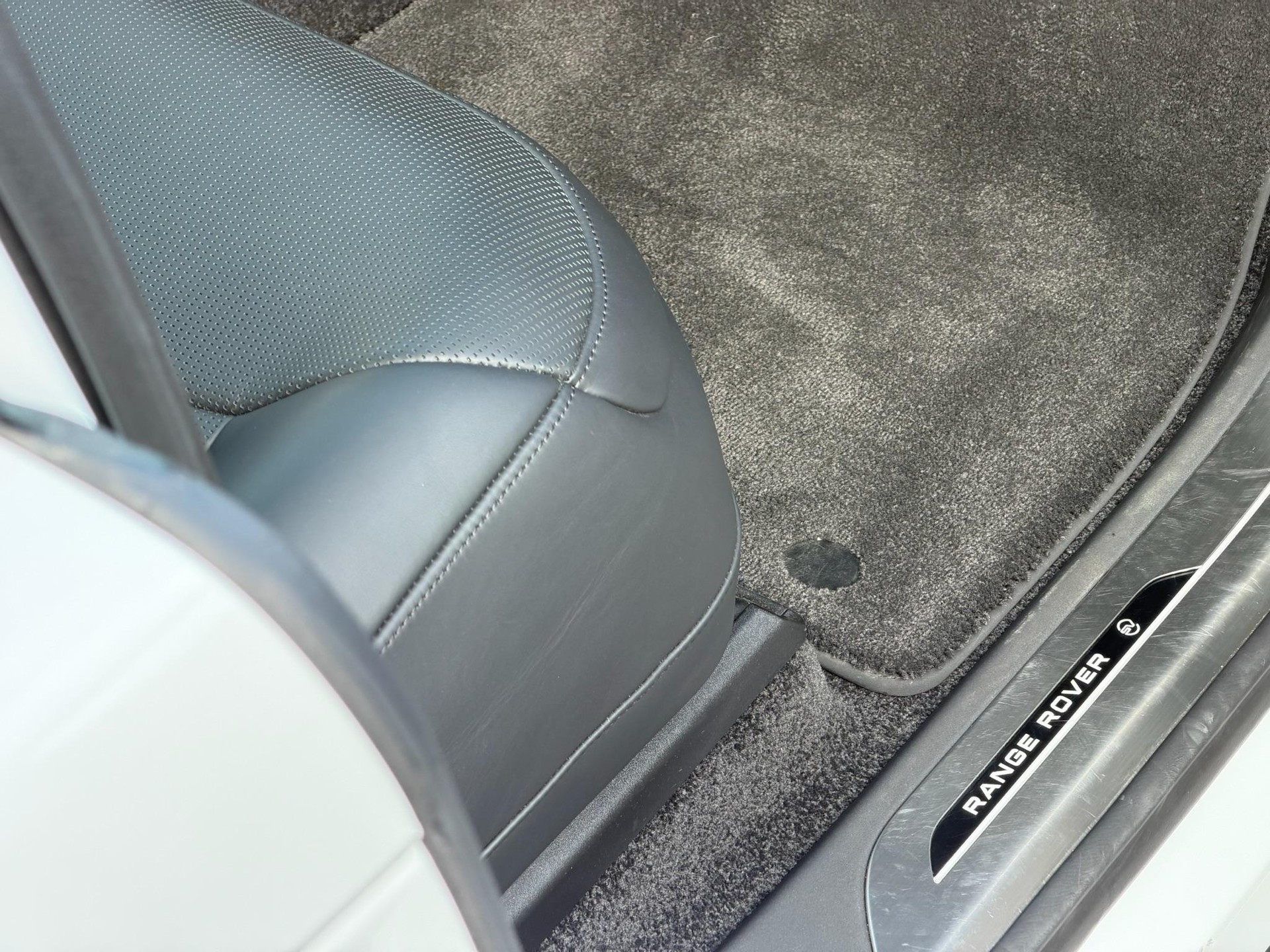 LAND ROVER Range Rover 4.4 V8 SV-image-15