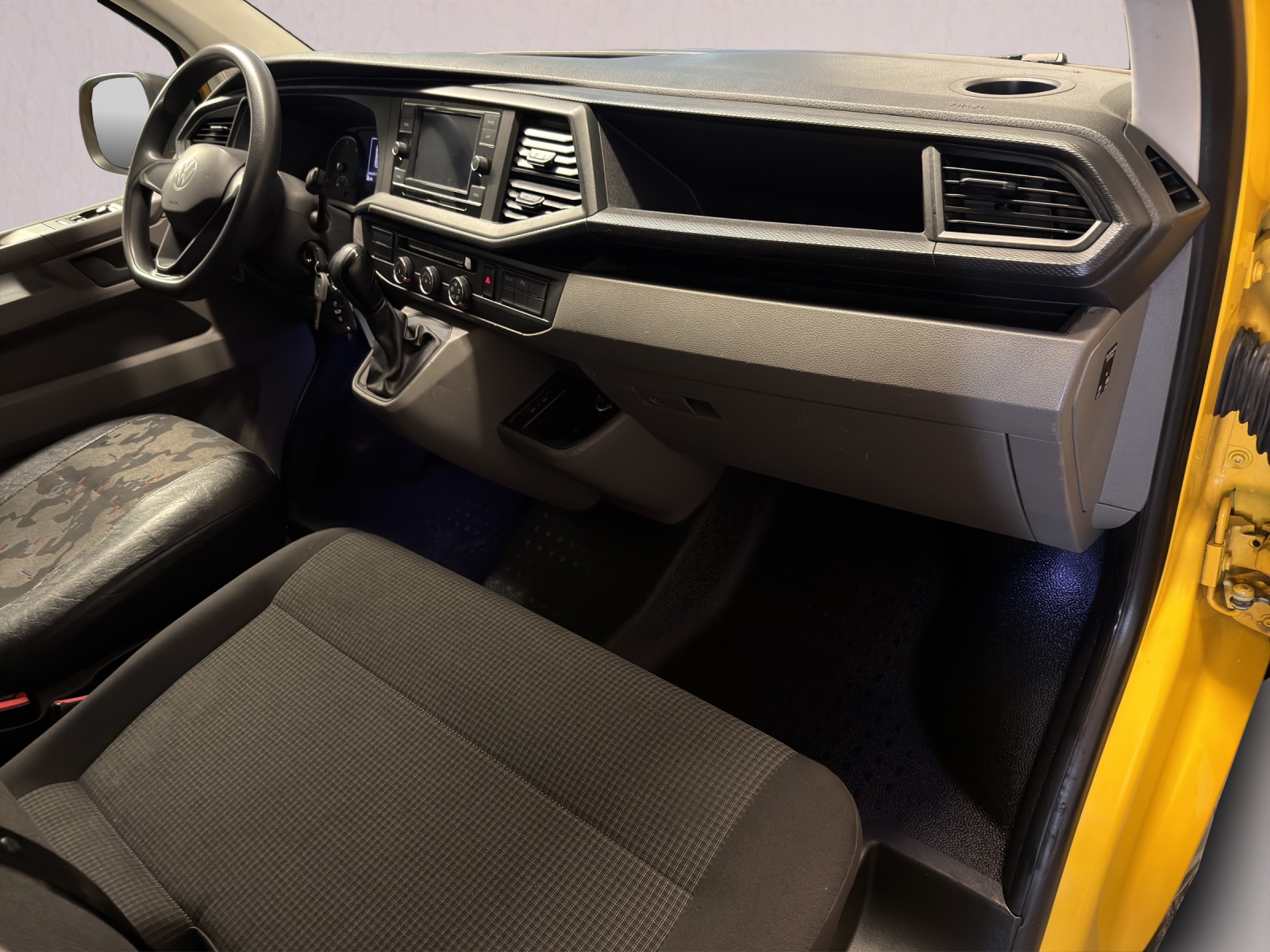 VW T6.1 2.0 TDI 4Motion DSG-image-15