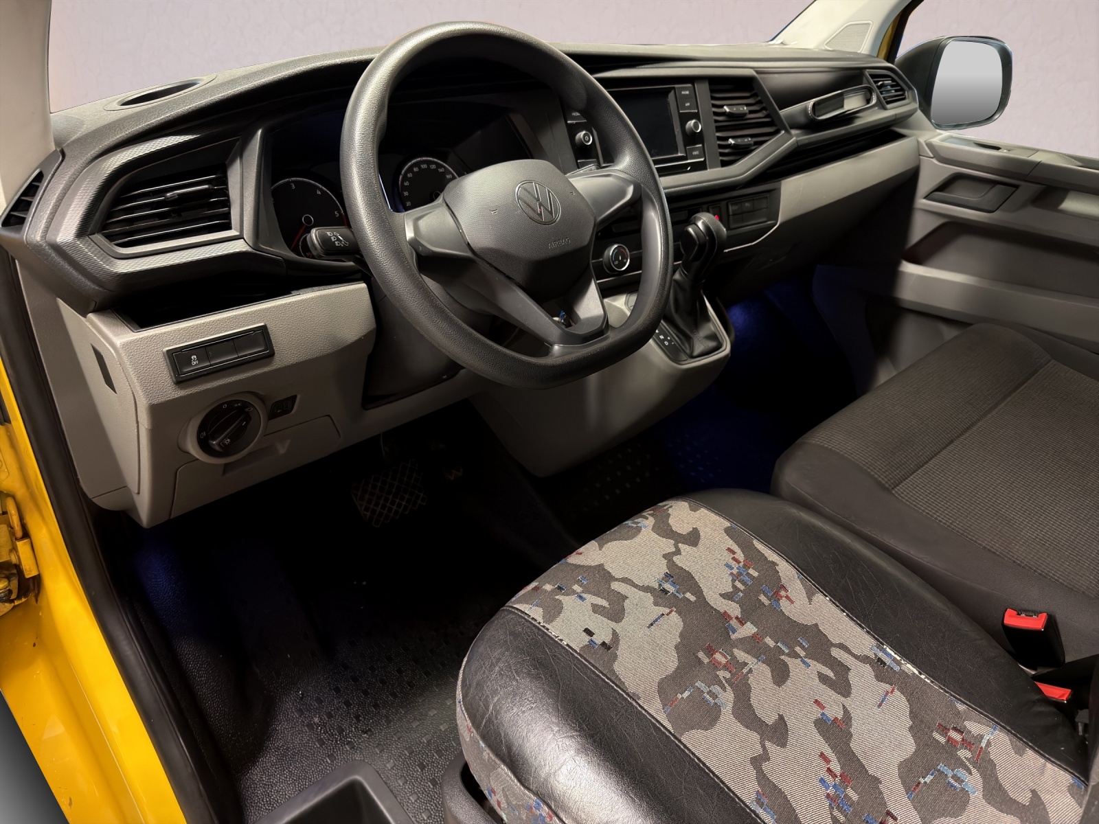 VW T6.1 2.0 TDI 4Motion DSG-image-8
