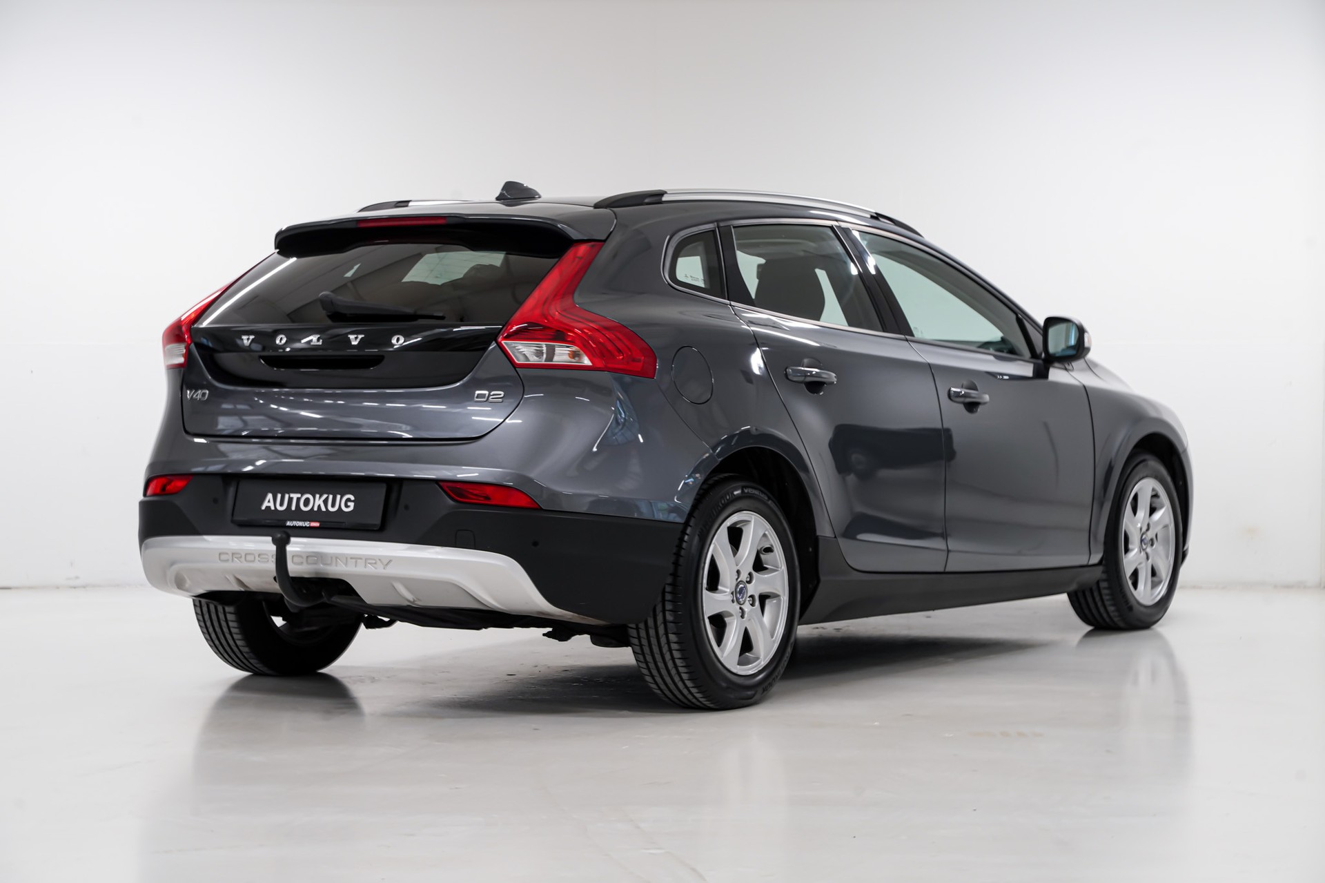 VOLVO V40 Cross Country D2 Momentum-image-5