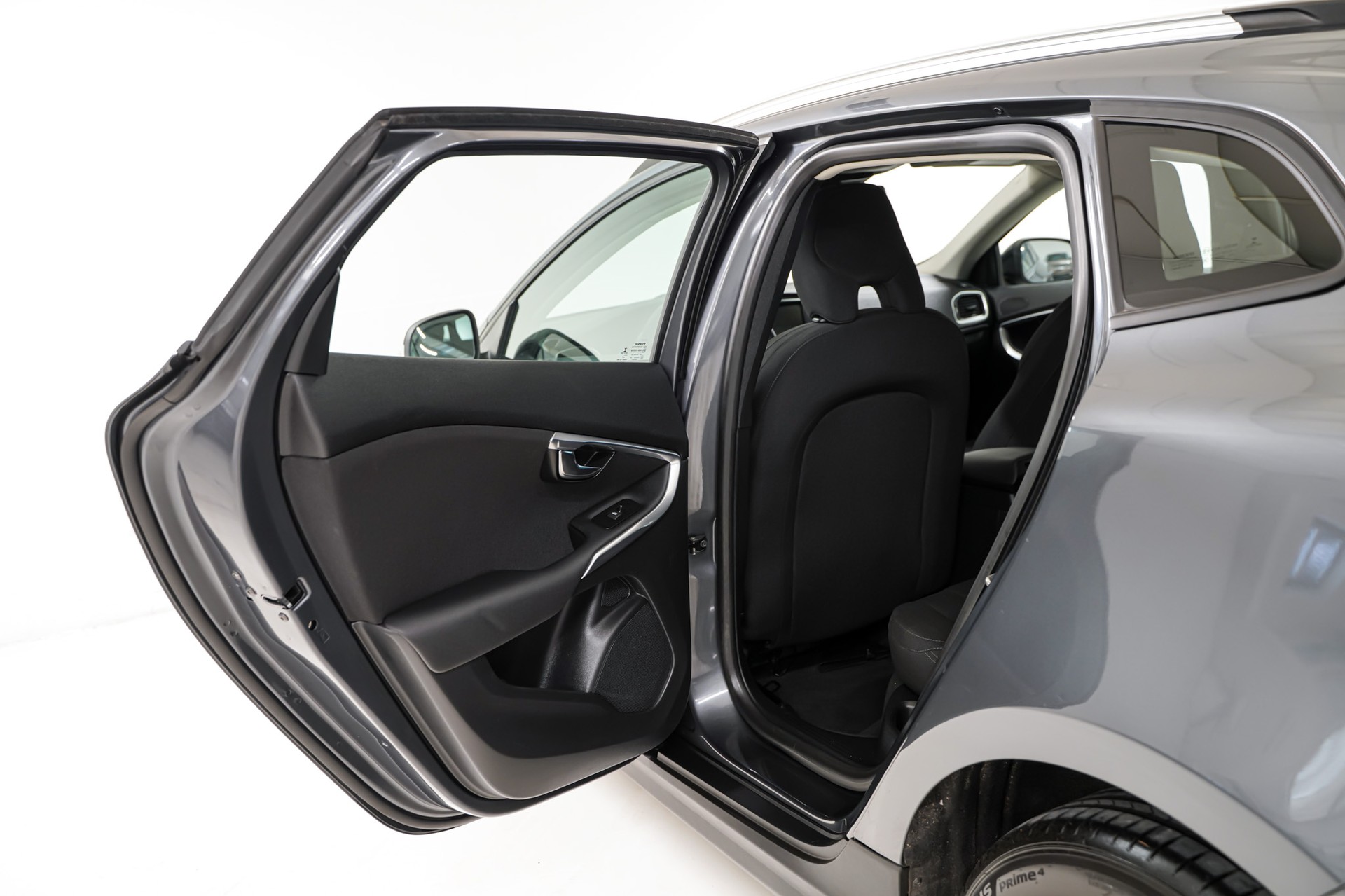 VOLVO V40 Cross Country D2 Momentum-image-10