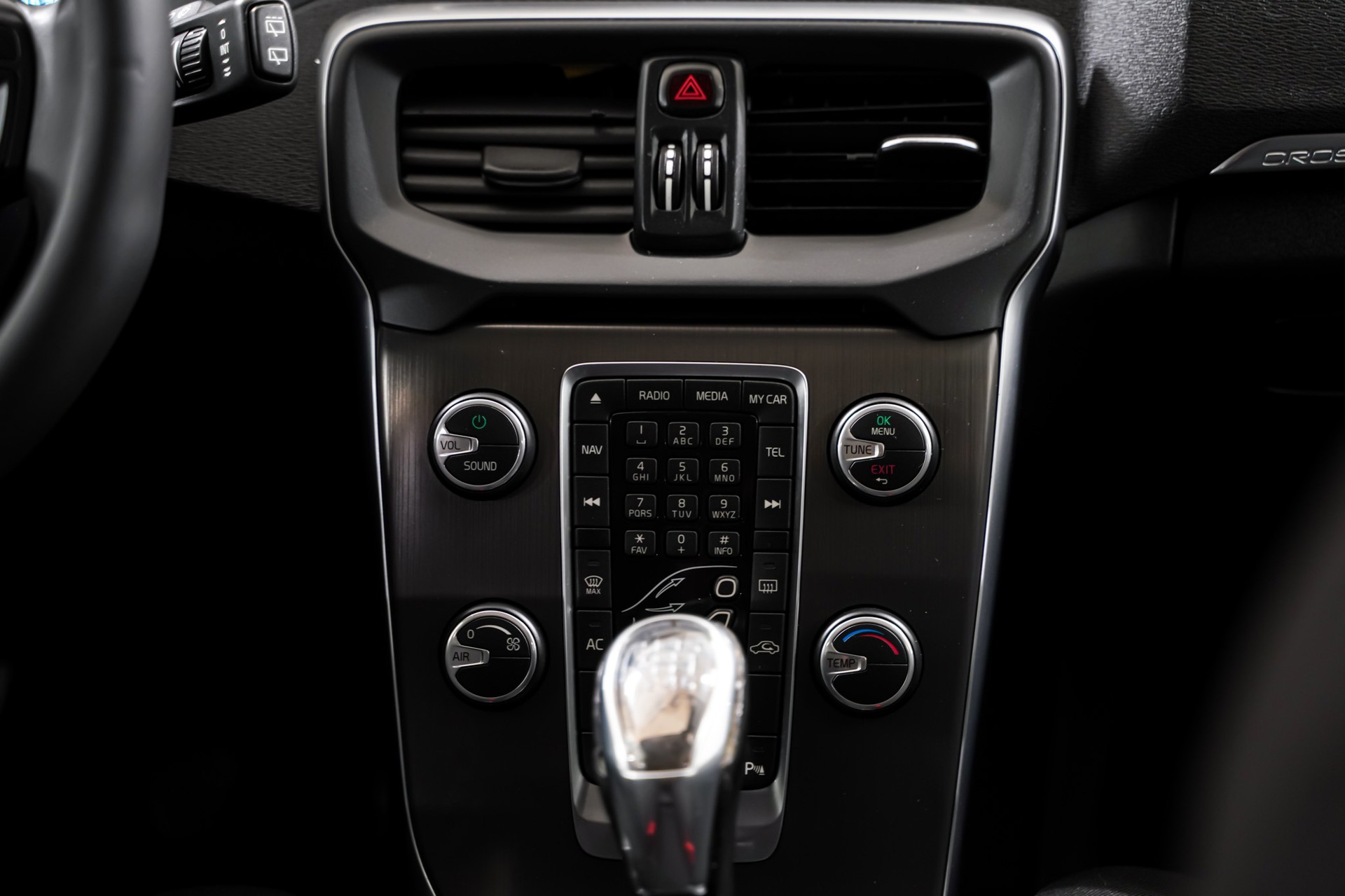 VOLVO V40 Cross Country D2 Momentum-image-18