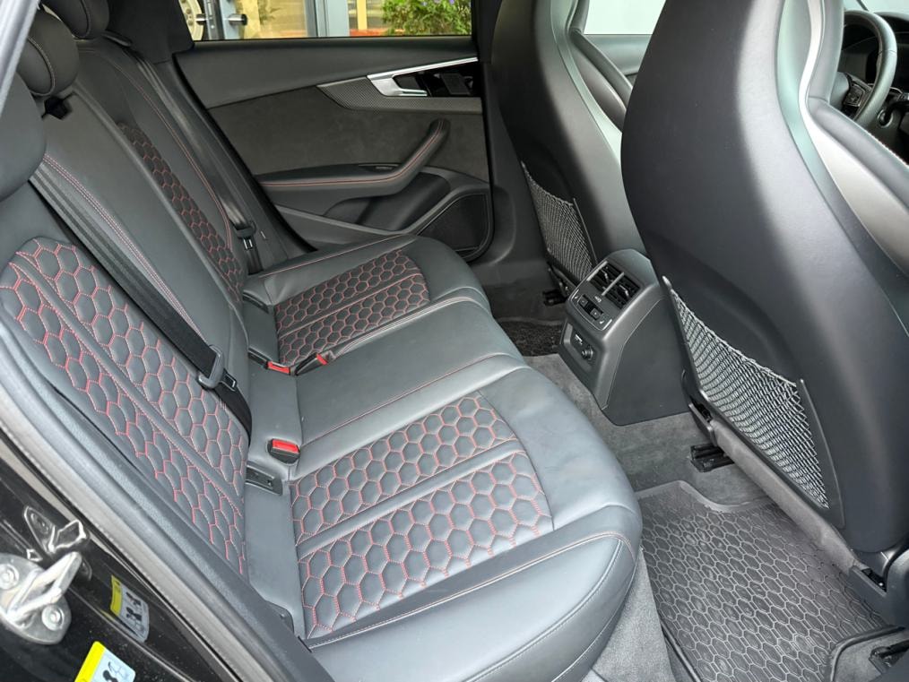 AUDI RS4 Avant quattro tiptronic-image-10