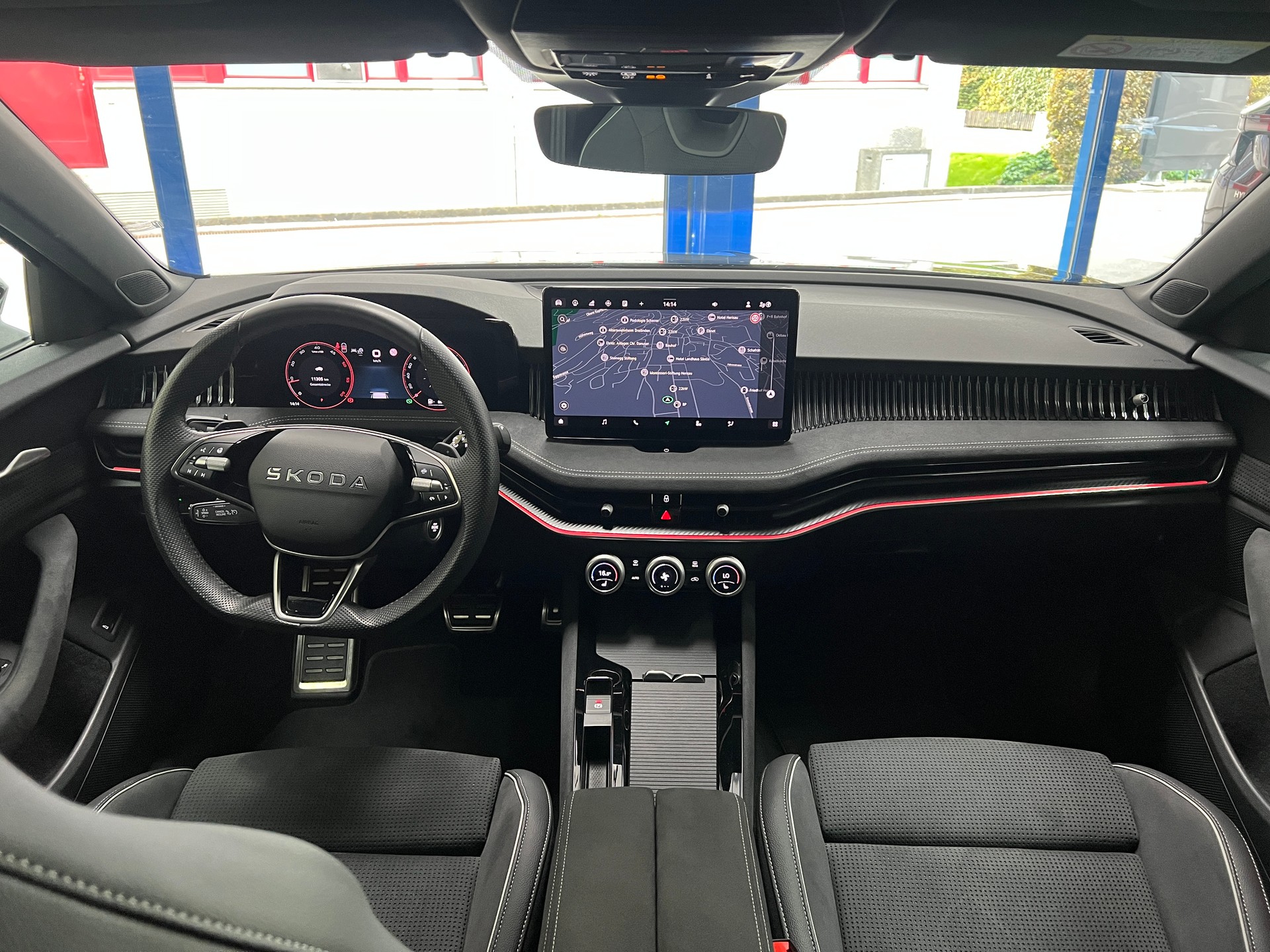 SKODA Superb Combi 2.0 TDi Sportline 4x4 DSG / 5 Jahre Garantie-image-15