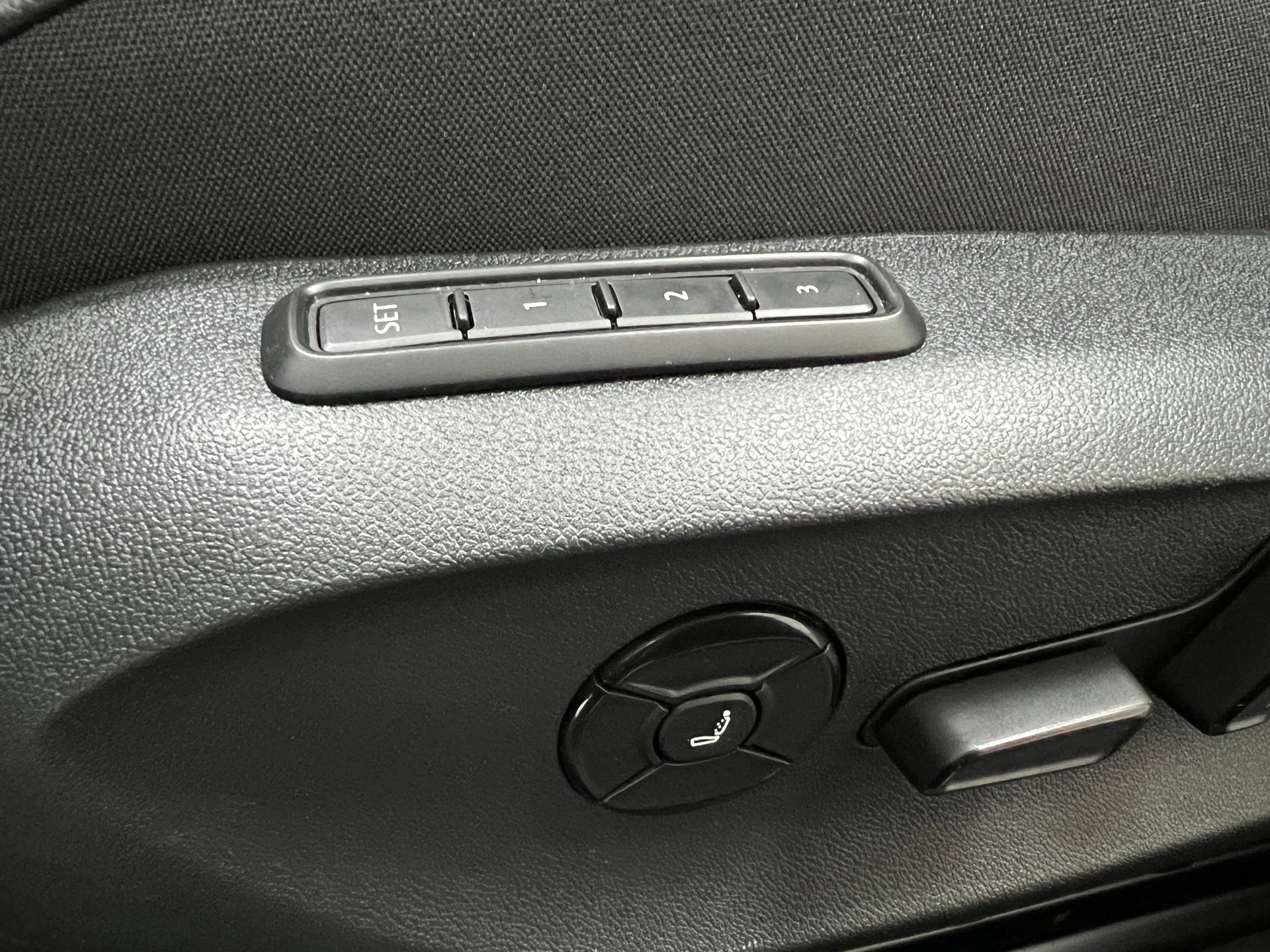 SKODA Superb Combi 2.0 TDi Sportline 4x4 DSG / 5 Jahre Garantie-image-12