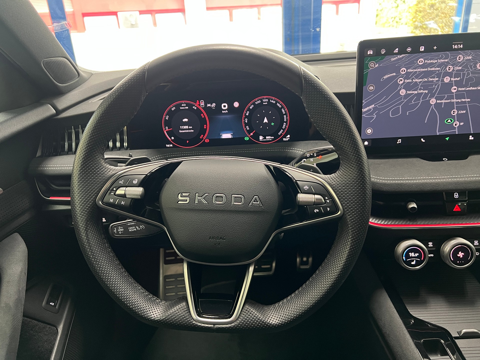 SKODA Superb Combi 2.0 TDi Sportline 4x4 DSG / 5 Jahre Garantie-image-18