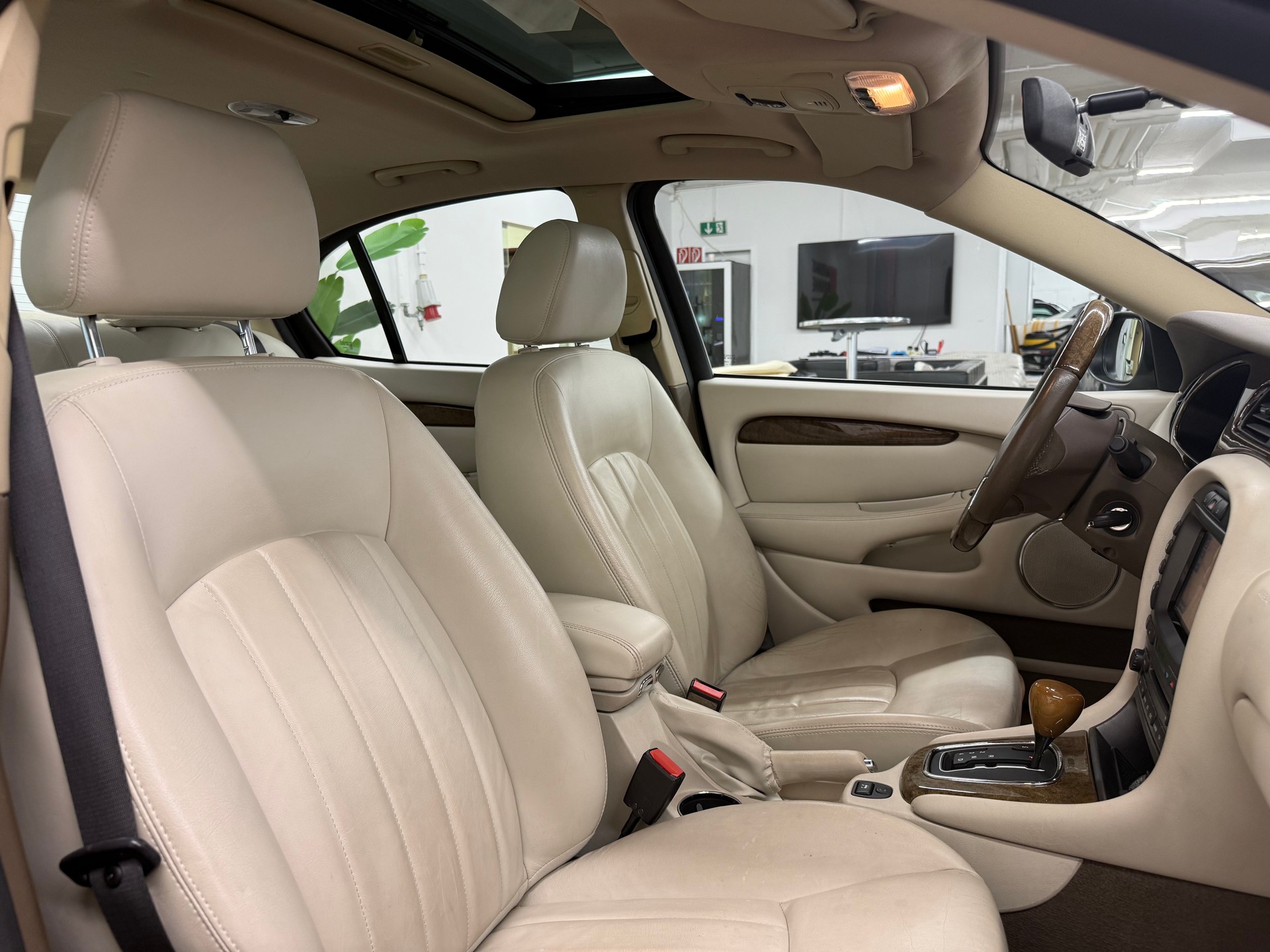 JAGUAR X-Type 3.0 V6 4X4 Executive-image-24