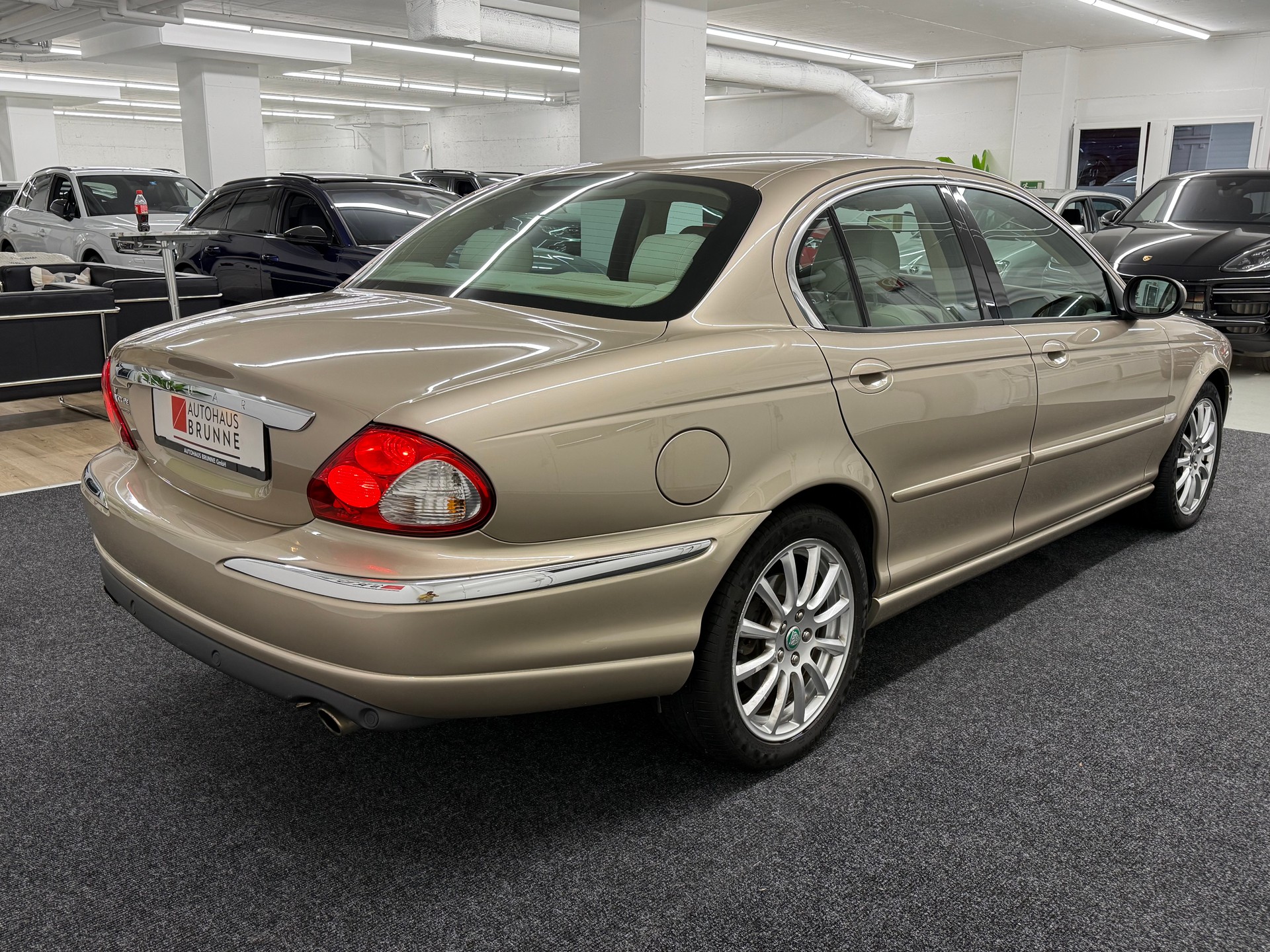 JAGUAR X-Type 3.0 V6 4X4 Executive-image-3