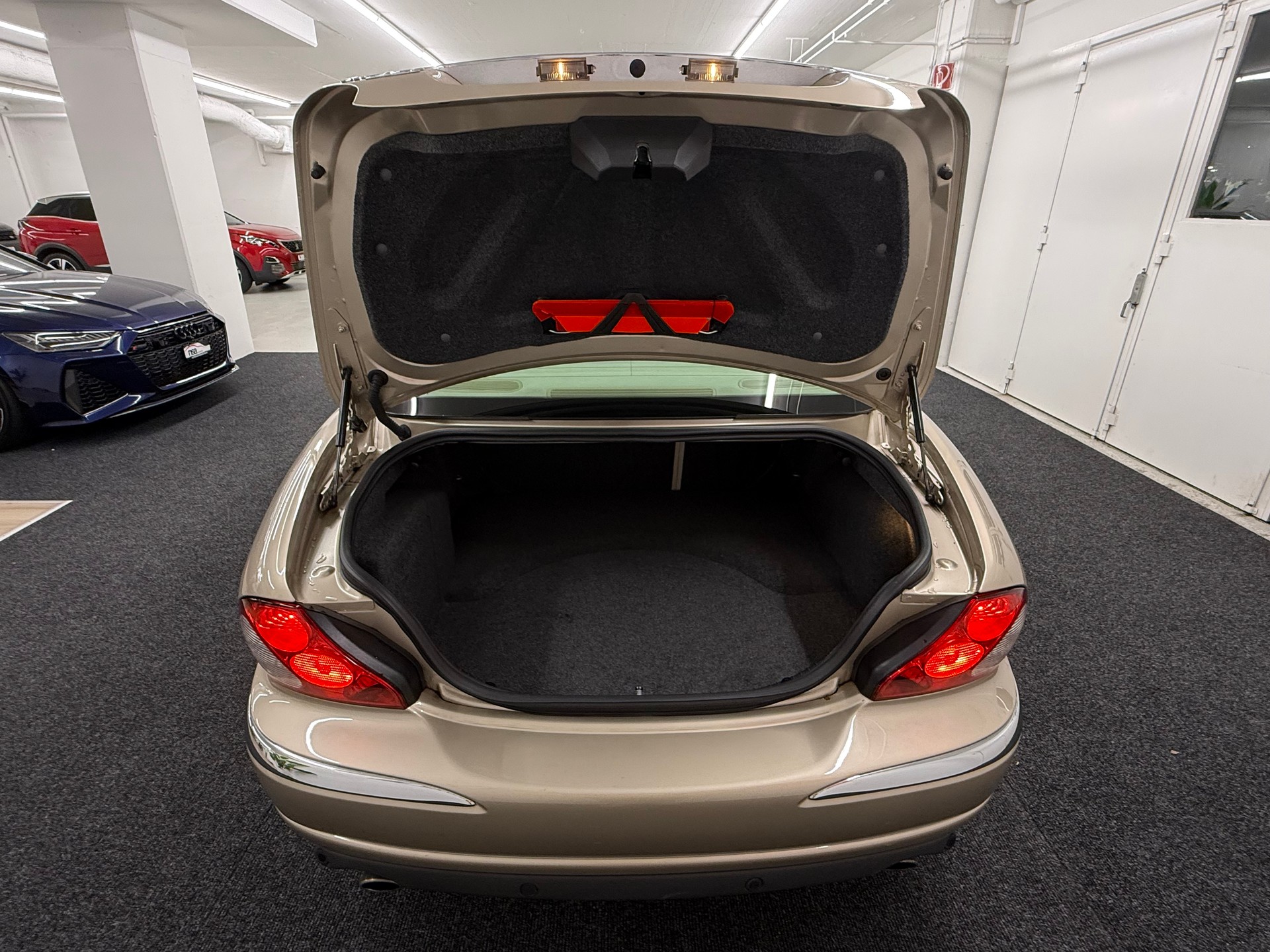 JAGUAR X-Type 3.0 V6 4X4 Executive-image-6