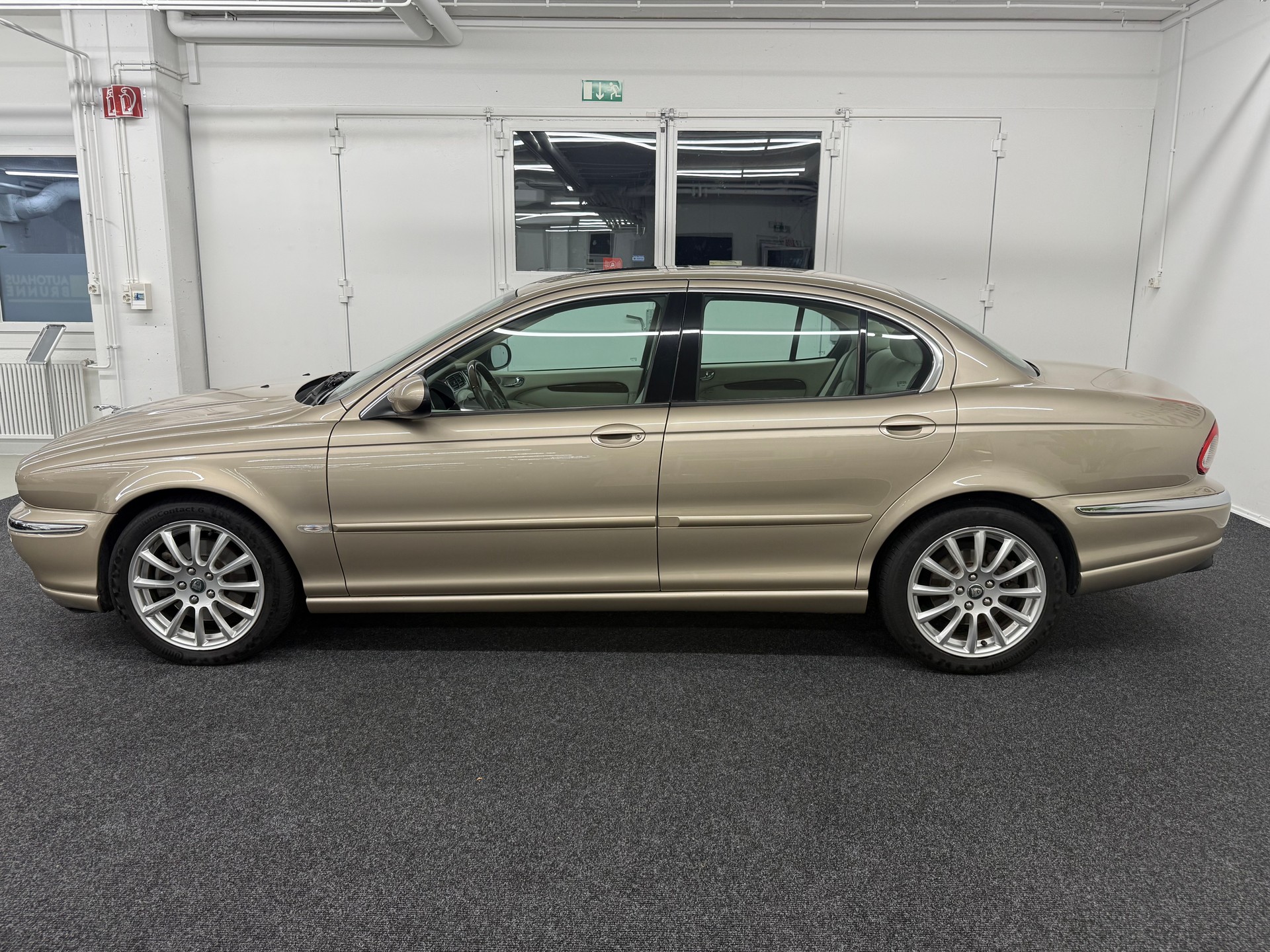 JAGUAR X-Type 3.0 V6 4X4 Executive-image-8