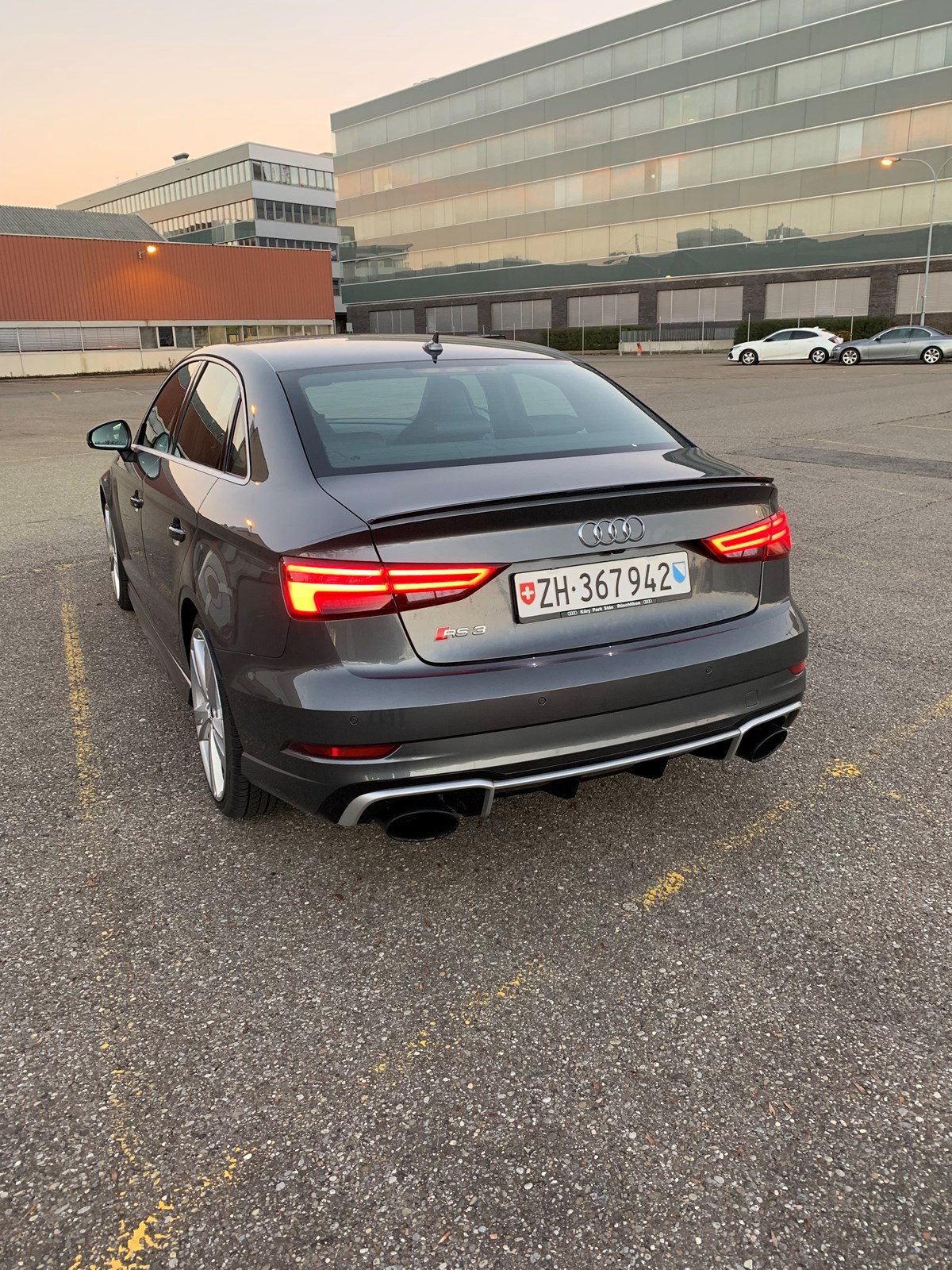 AUDI RS3 Limousine 2.5 TSI quattro S-tronic-image-2