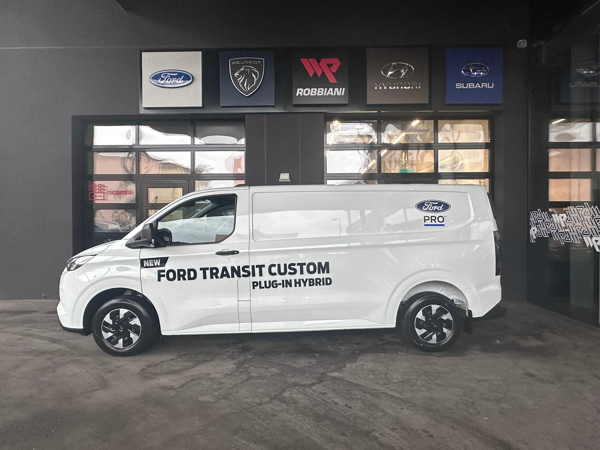 FORD Transit Custom Van PHEV 320 L2H1 Trend Automat-showroom-element-1