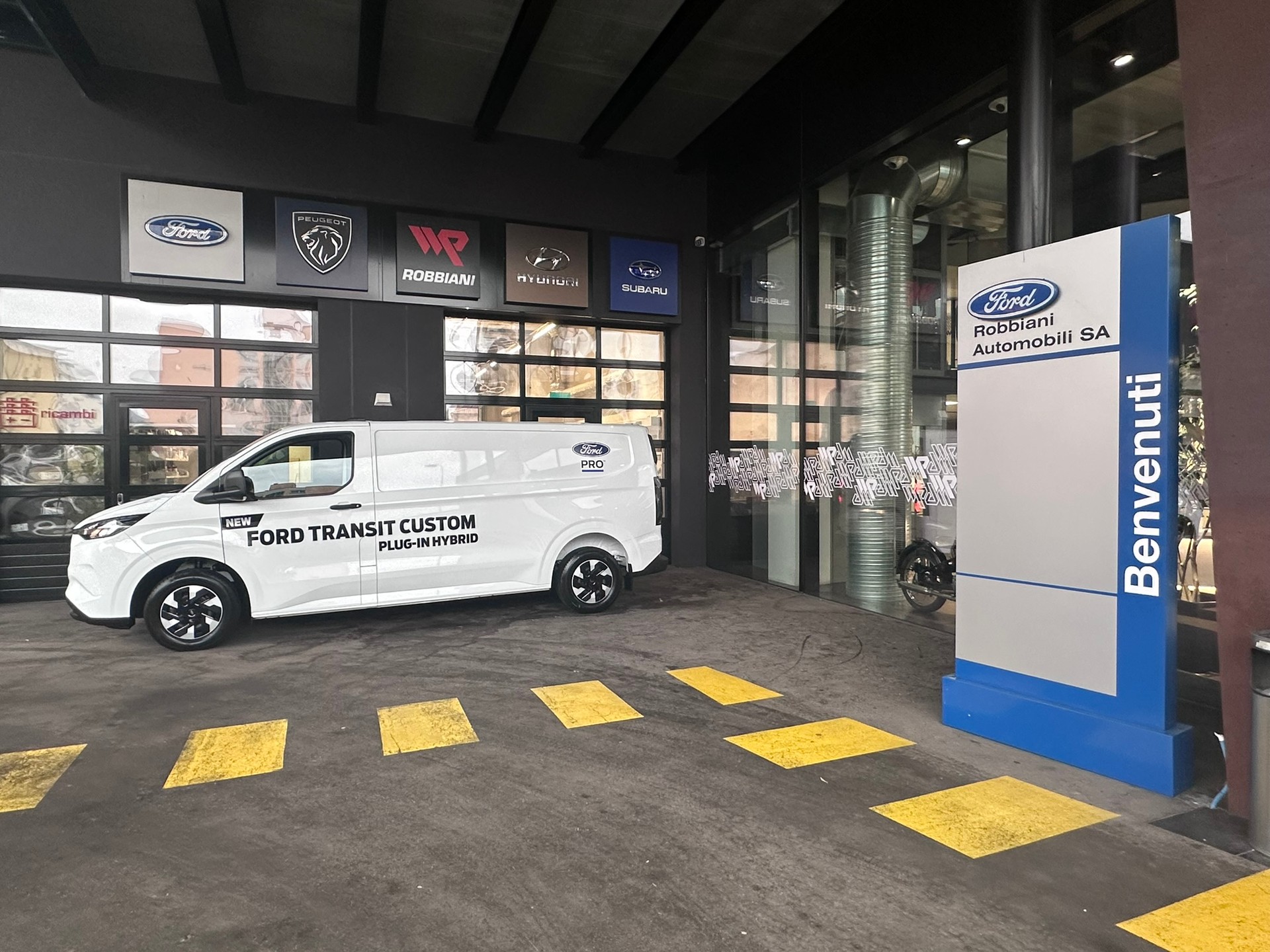 FORD Transit Custom Van PHEV 320 L2H1 Trend Automat