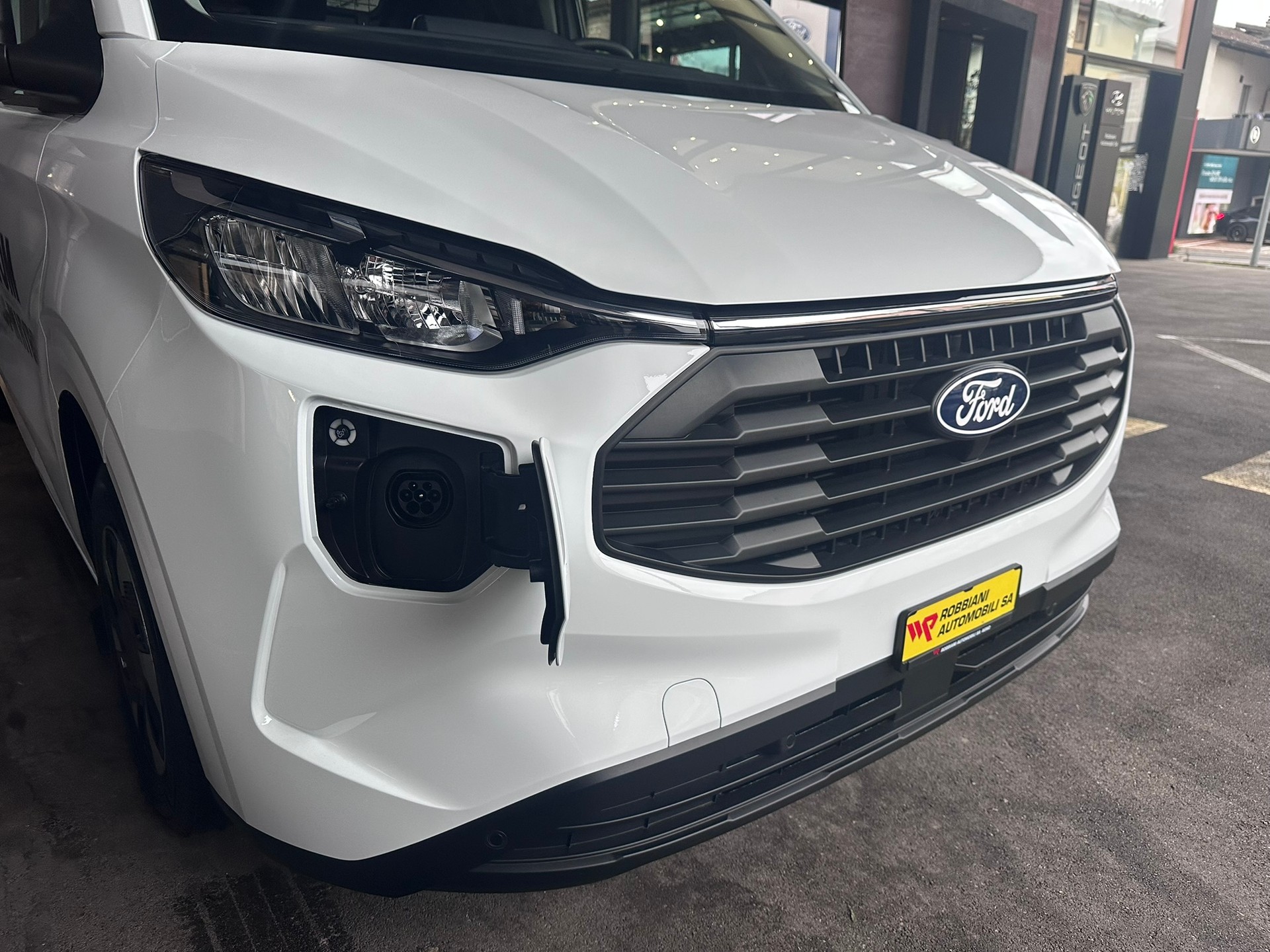 FORD Transit Custom Van PHEV 320 L2H1 Trend Automat-image-4