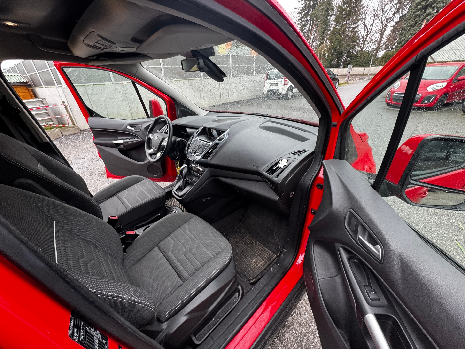 FORD Grand Tourneo Connect 1.6 SCTi Titanium Automatic-image-9