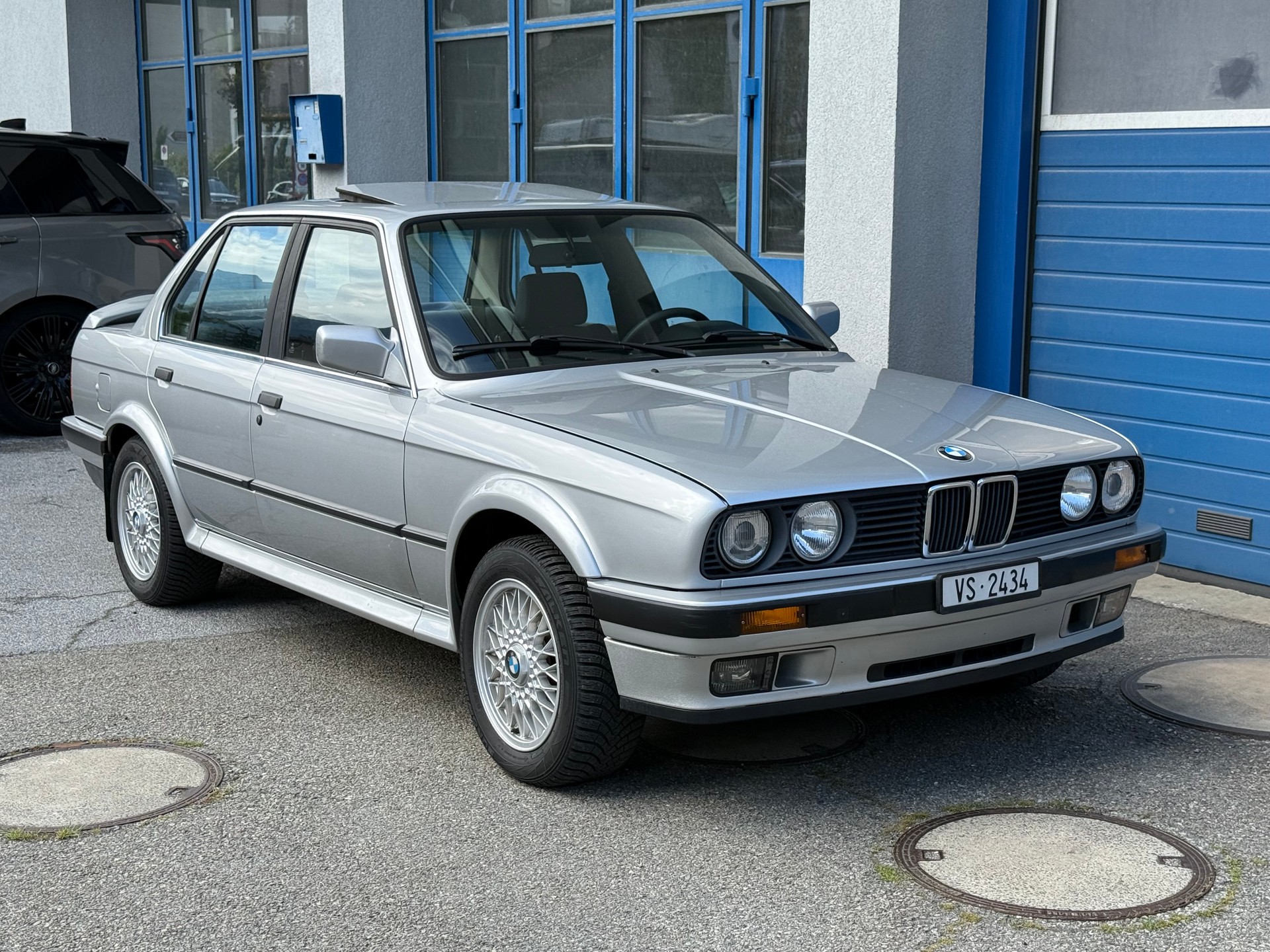 BMW 325iX-image-4