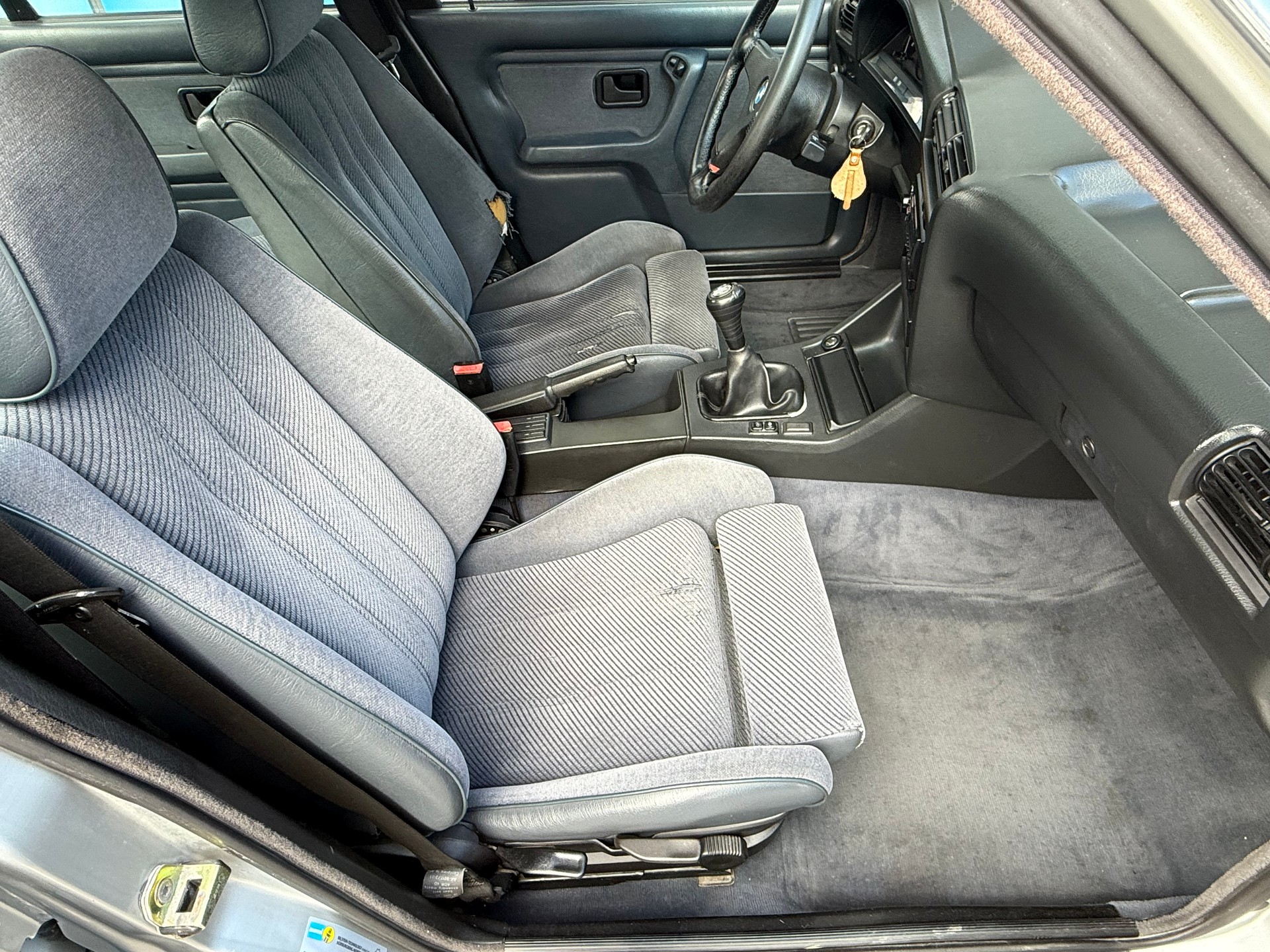 BMW 325iX-image-9