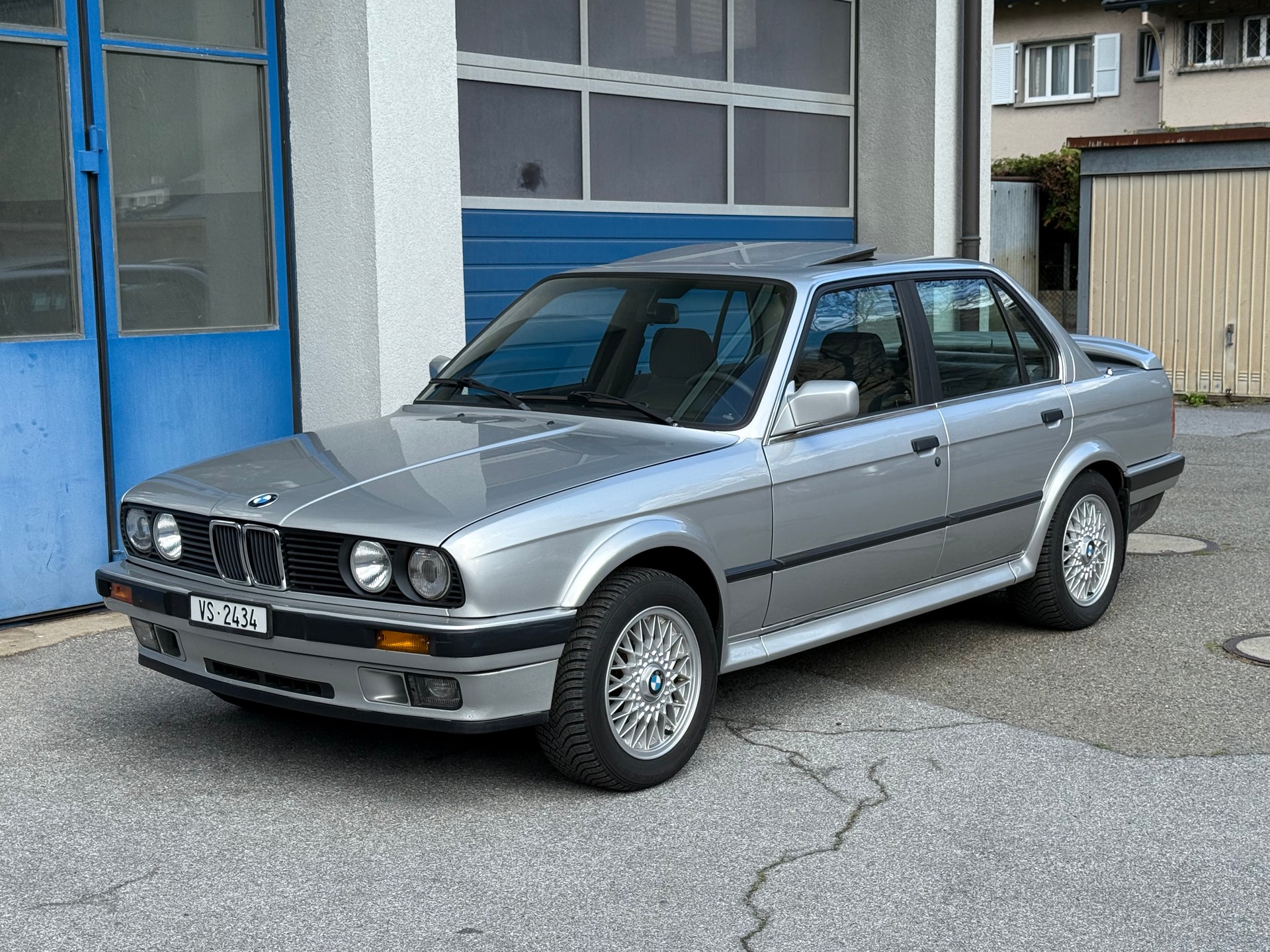 BMW 325iX-image-1