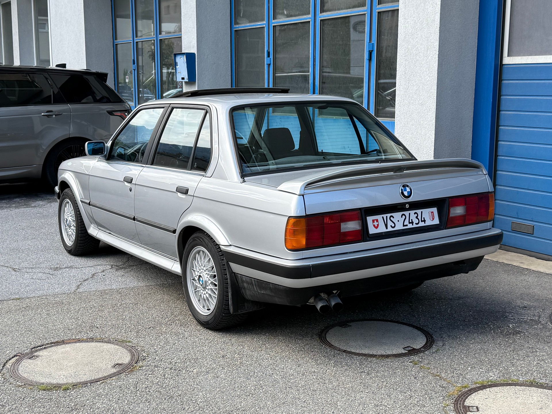 BMW 325iX-image-5