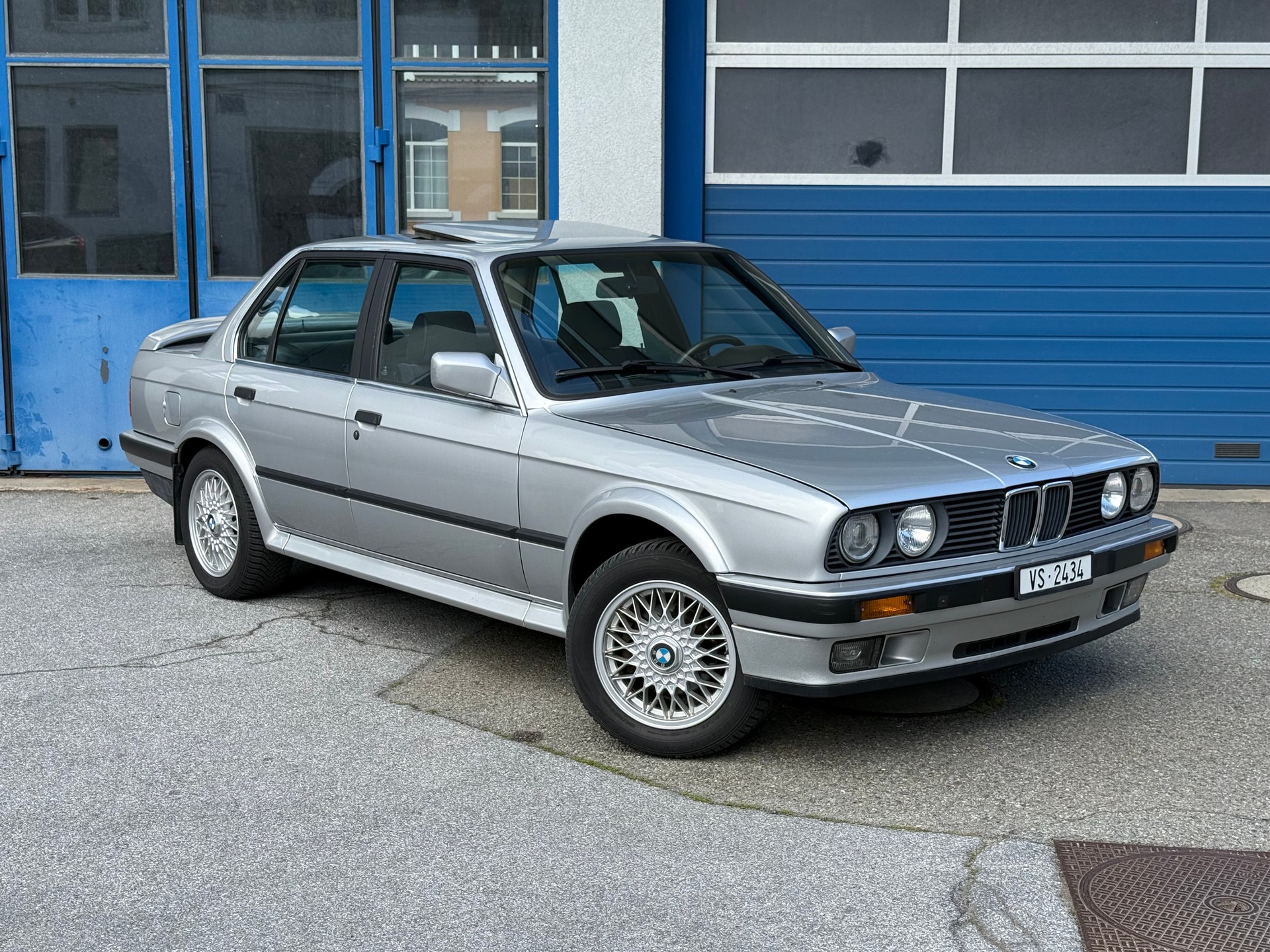 BMW 325iX-image-3