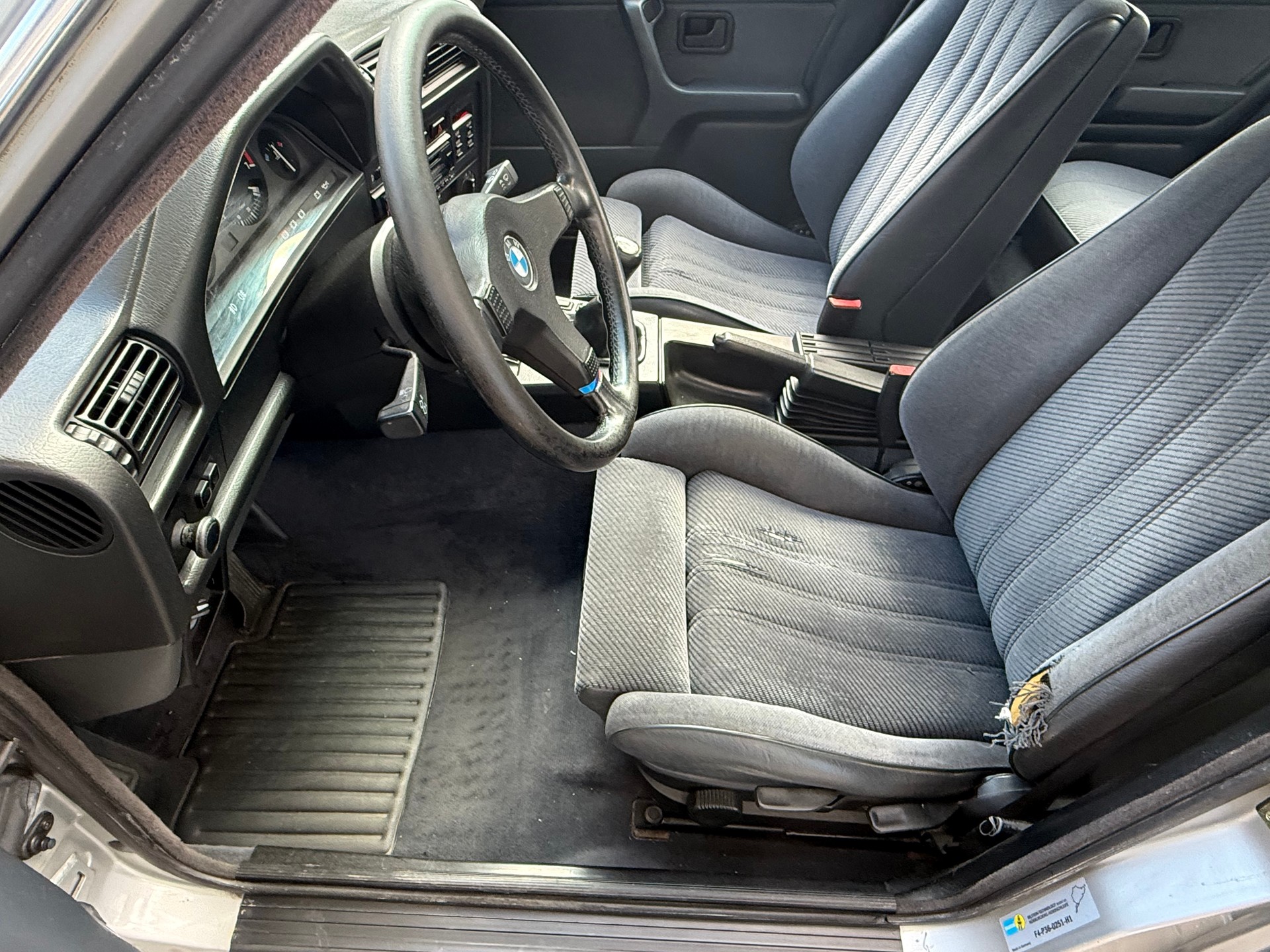 BMW 325iX-image-11