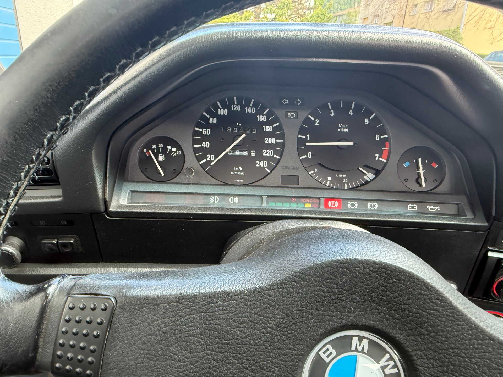BMW 325iX-image-13